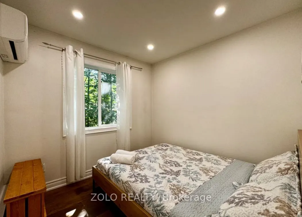 886 Monck Road