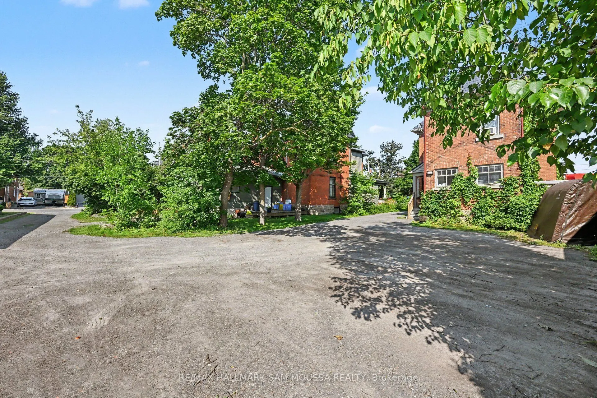 6 Lake Avenue W