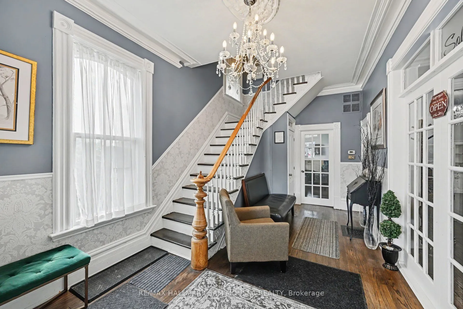 6 Lake Avenue W