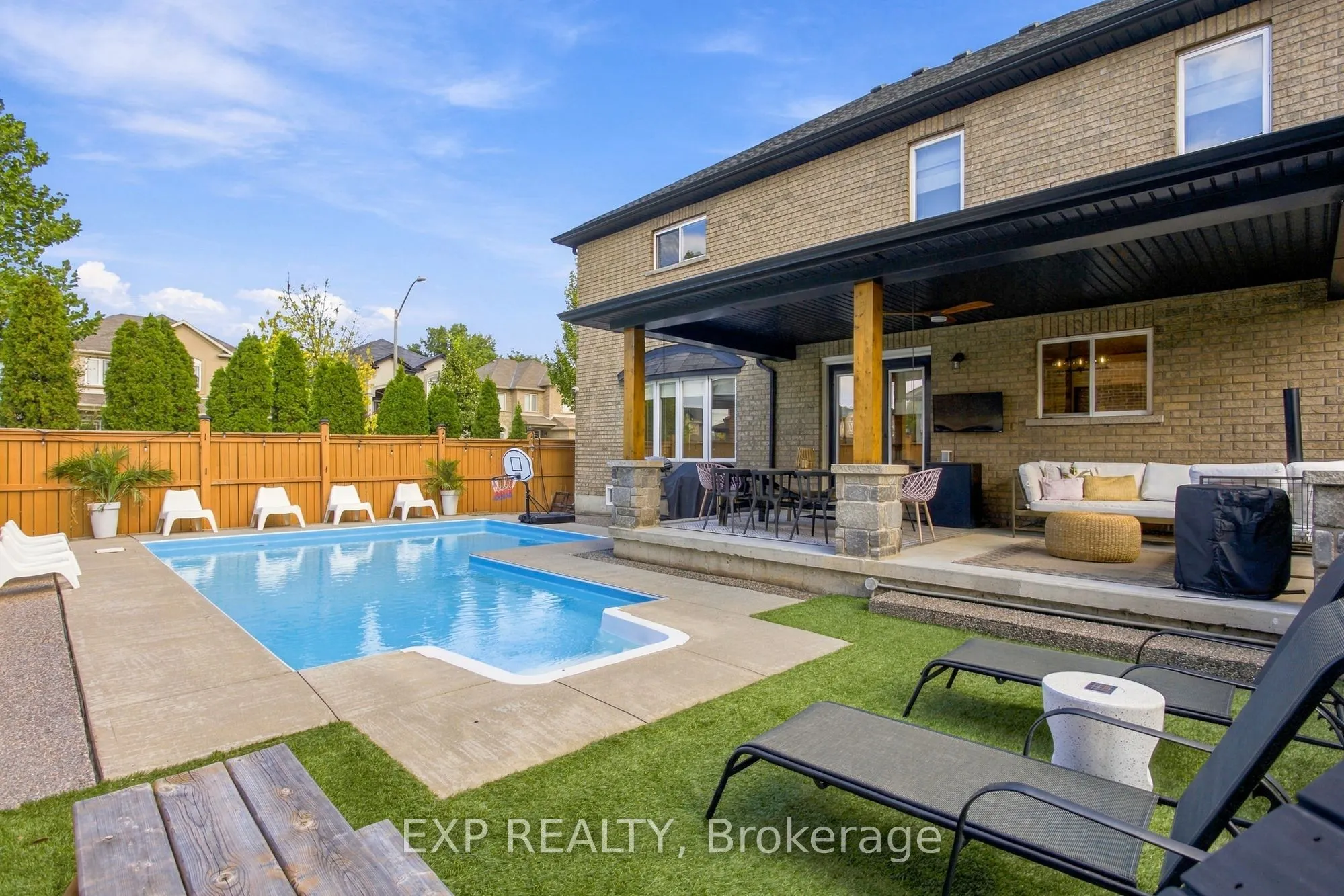 253 Upper Mount Albion Road