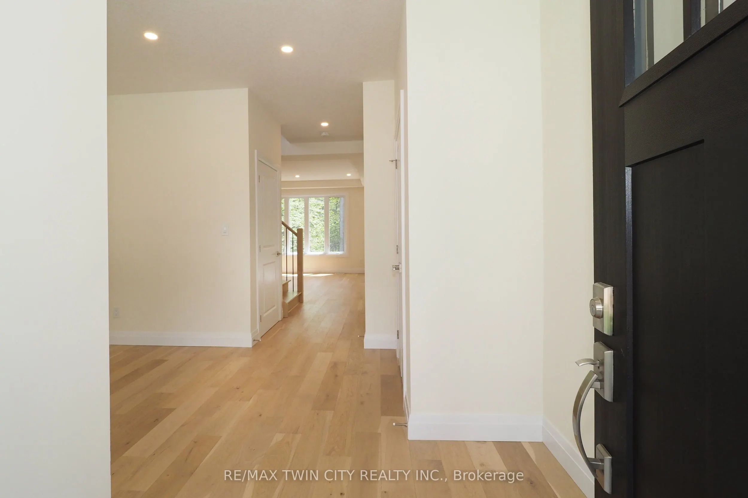 220 JEFFREY Place