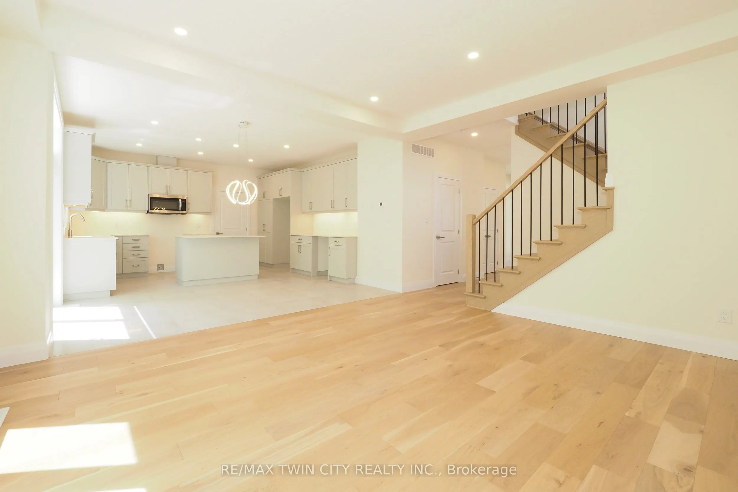 220 JEFFREY Place