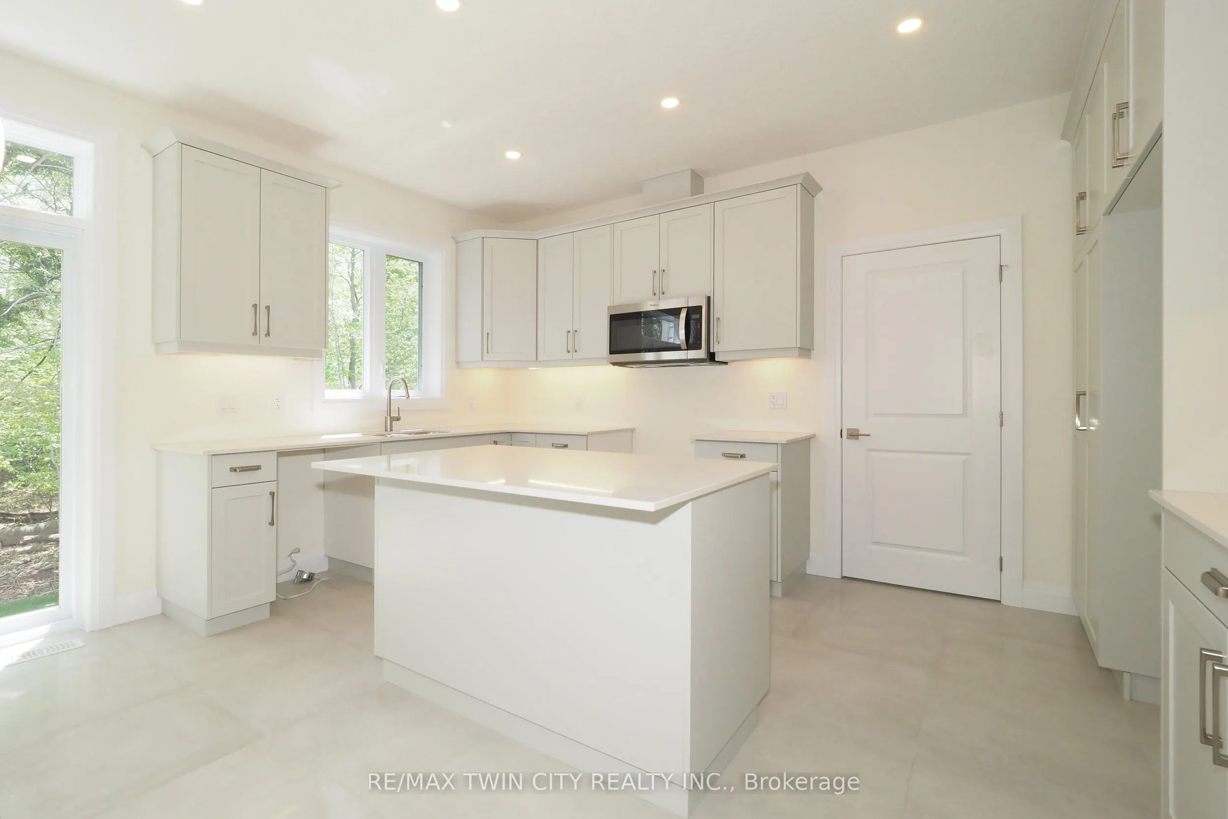 220 JEFFREY Place