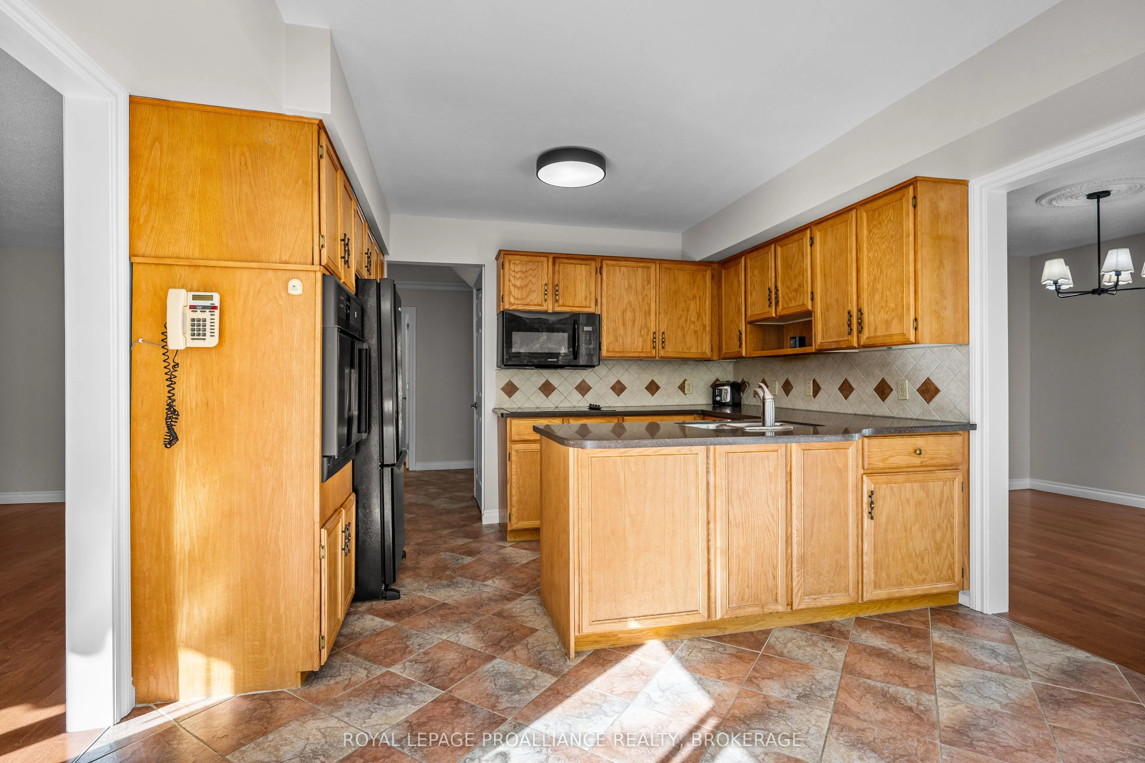981 Edinborough Crescent