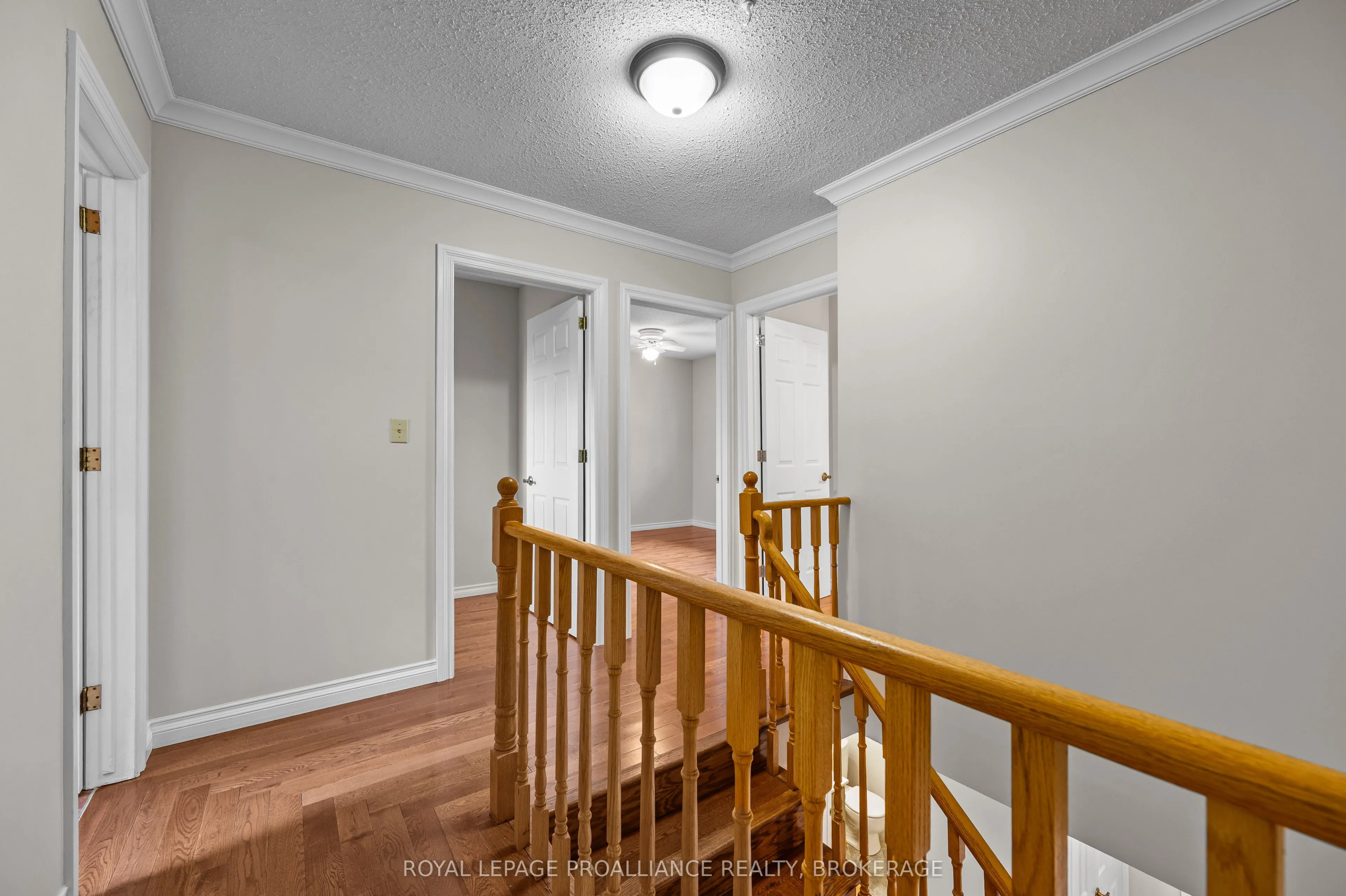 981 Edinborough Crescent