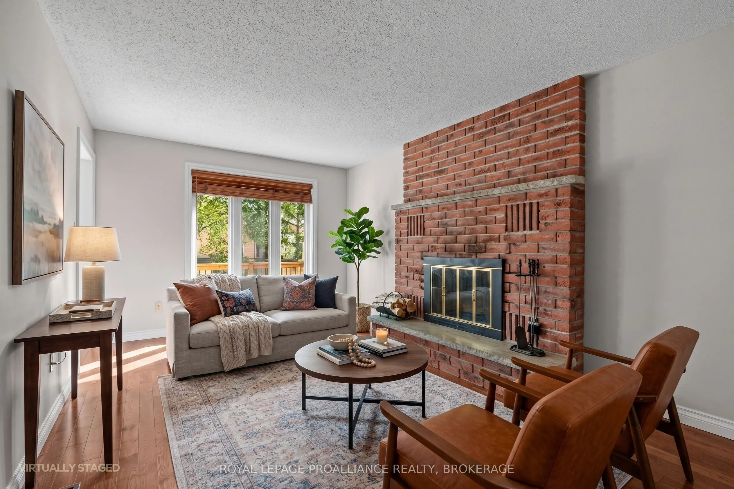 981 Edinborough Crescent