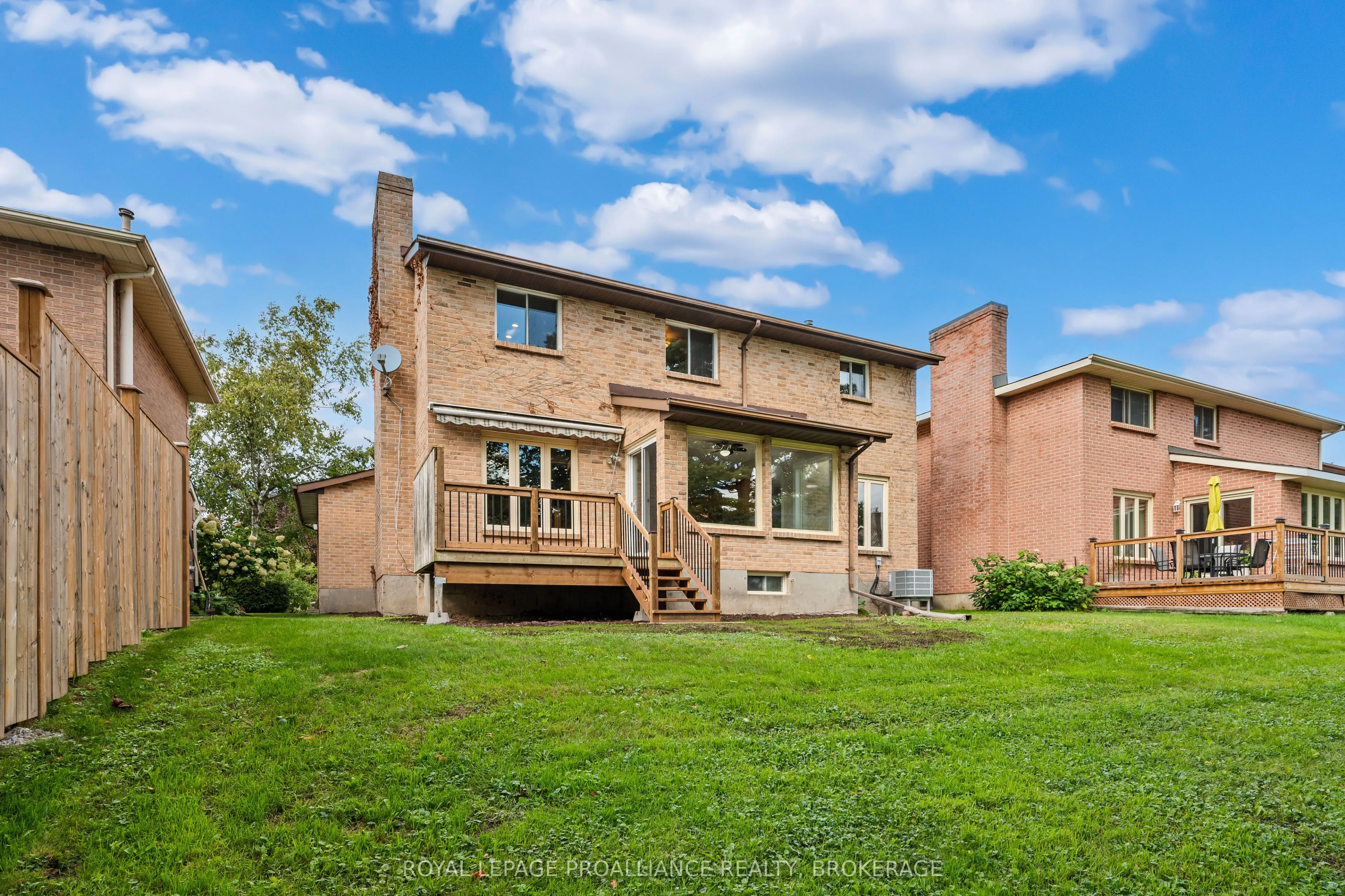 981 Edinborough Crescent