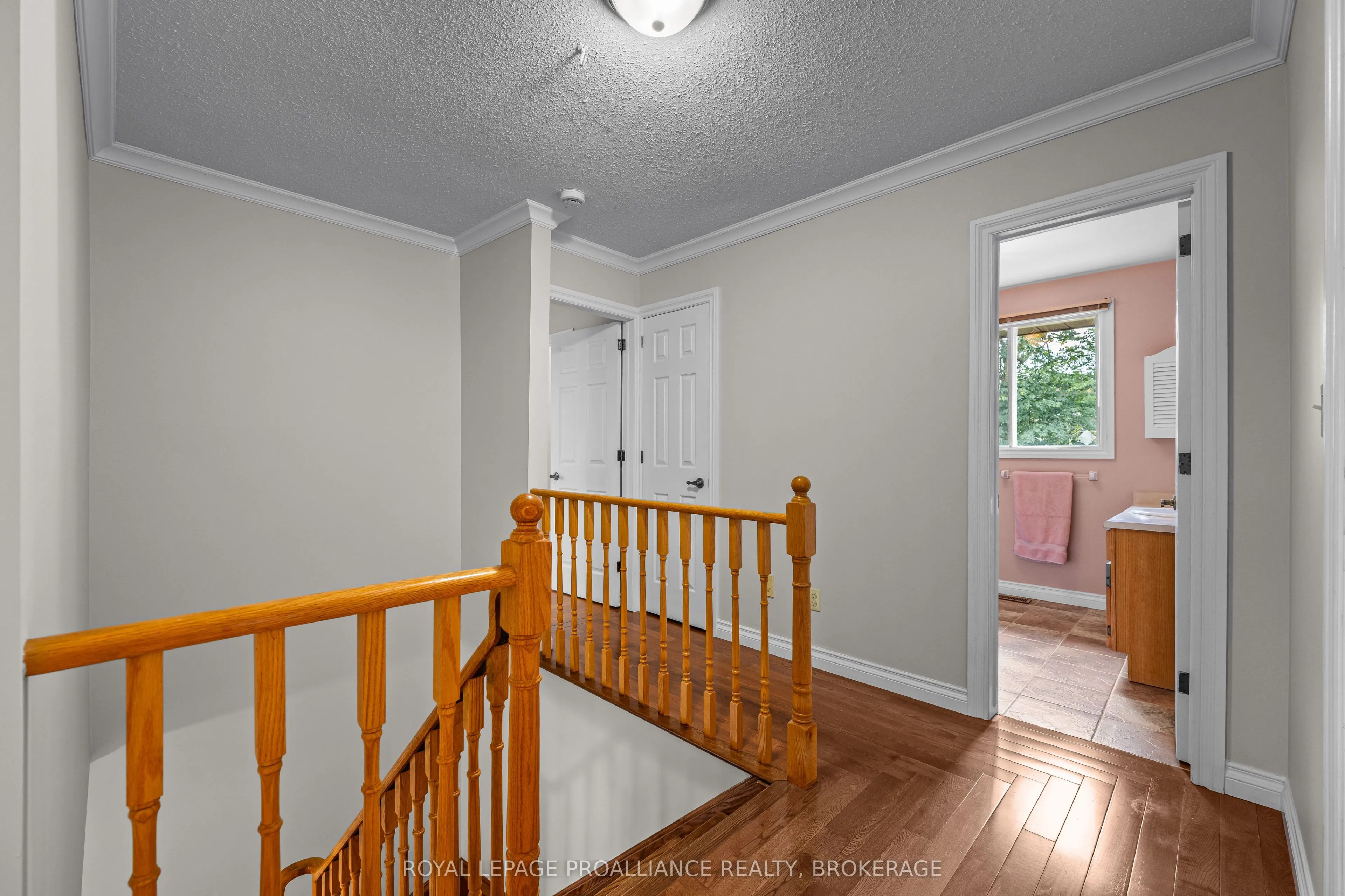 981 Edinborough Crescent