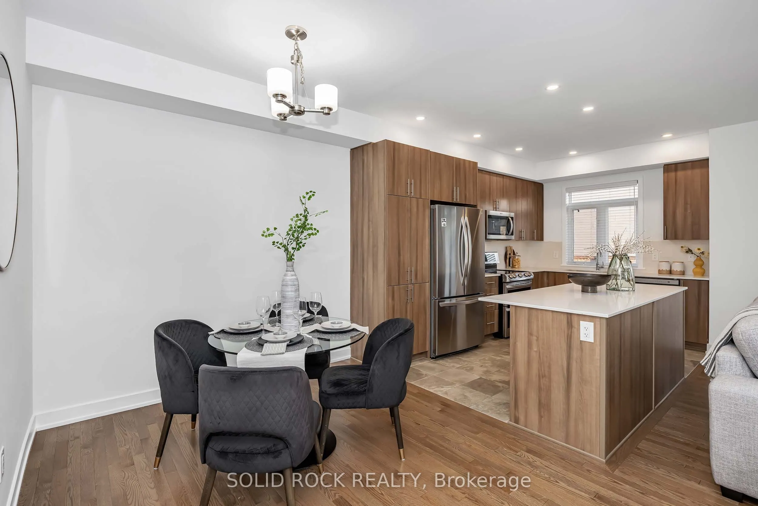 859 Solarium Avenue E