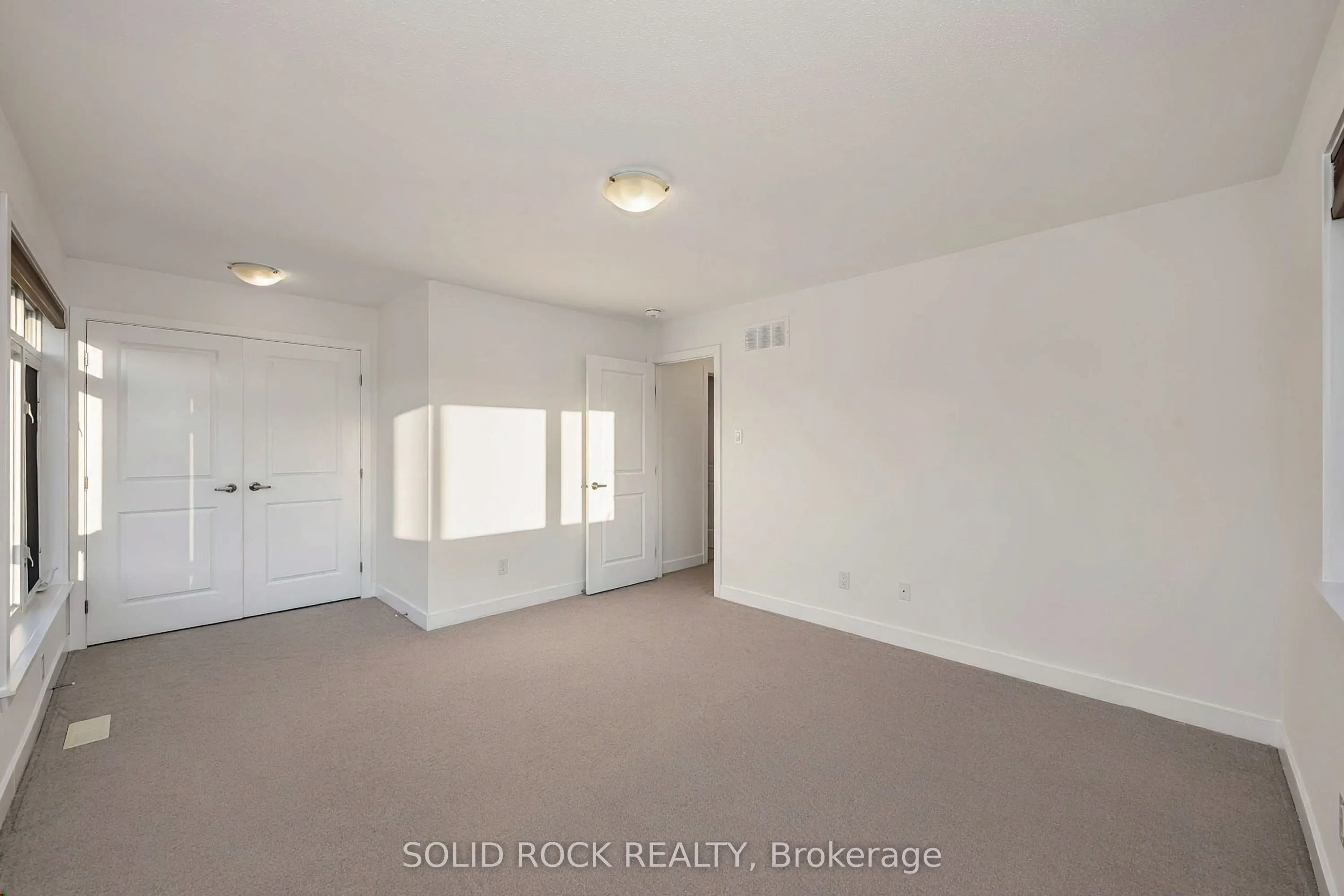859 Solarium Avenue E