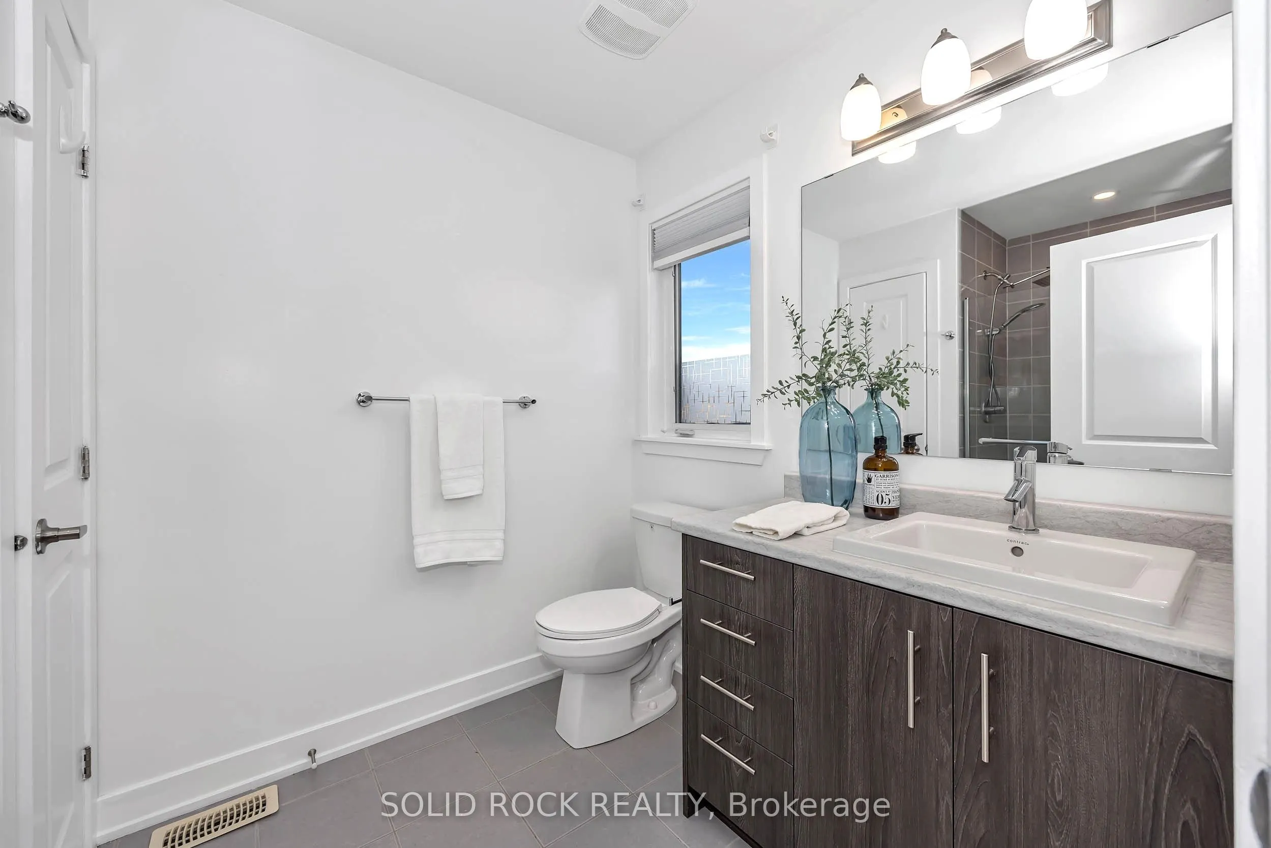 859 Solarium Avenue E