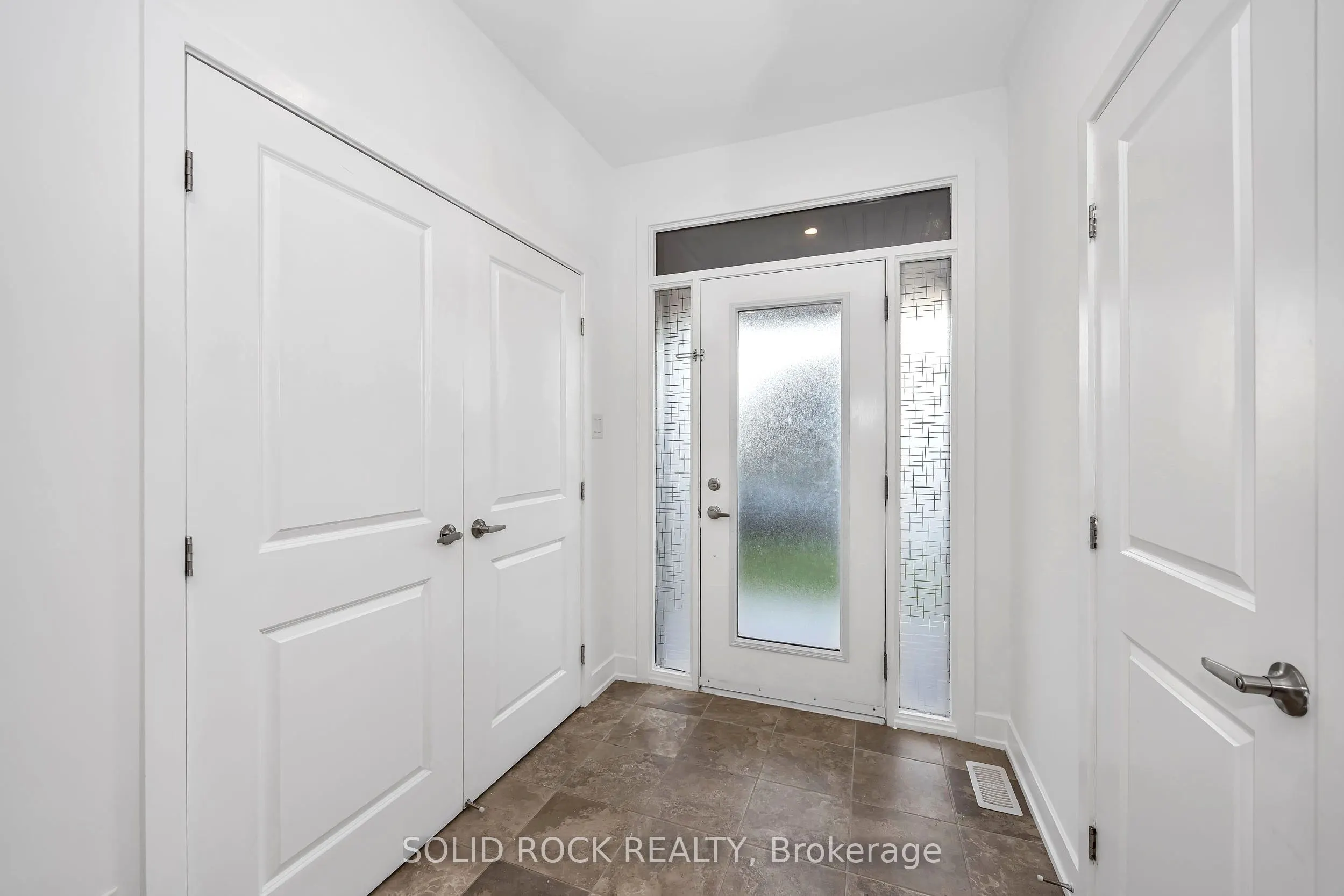 859 Solarium Avenue E