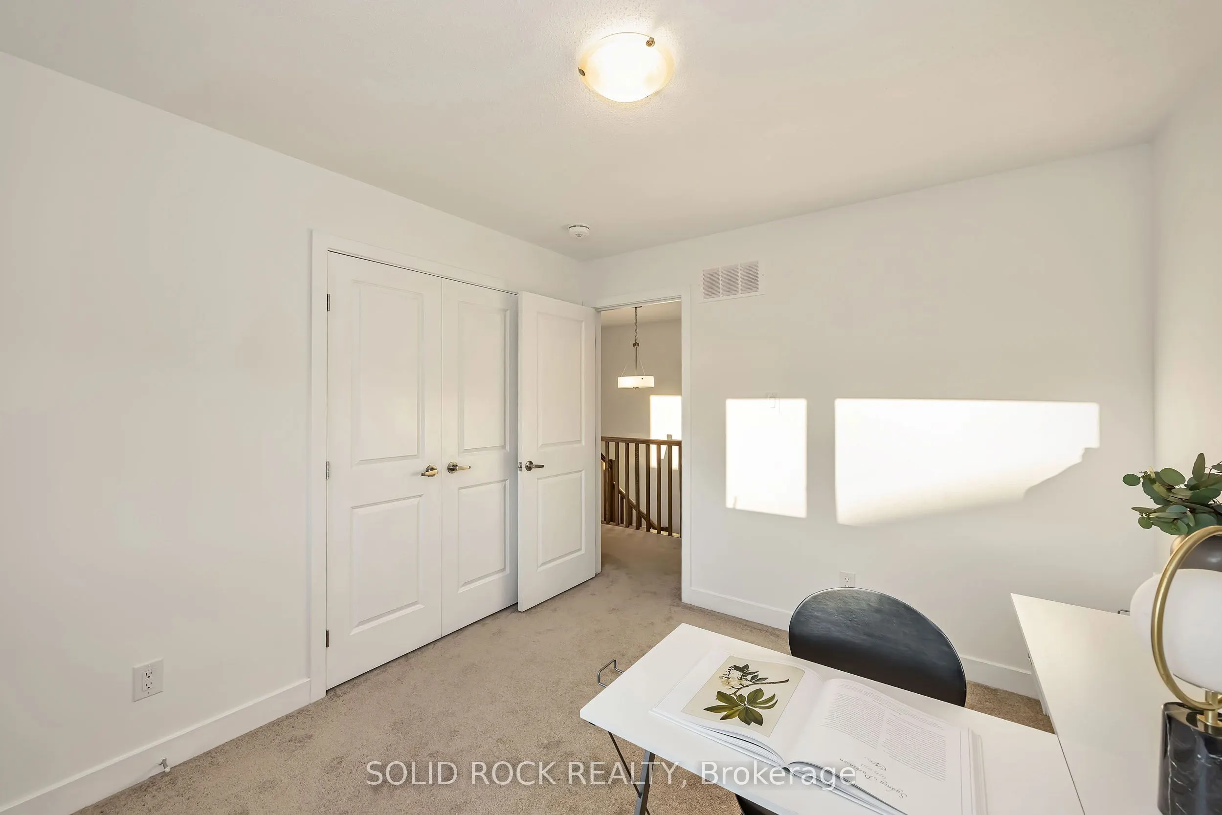 859 Solarium Avenue E