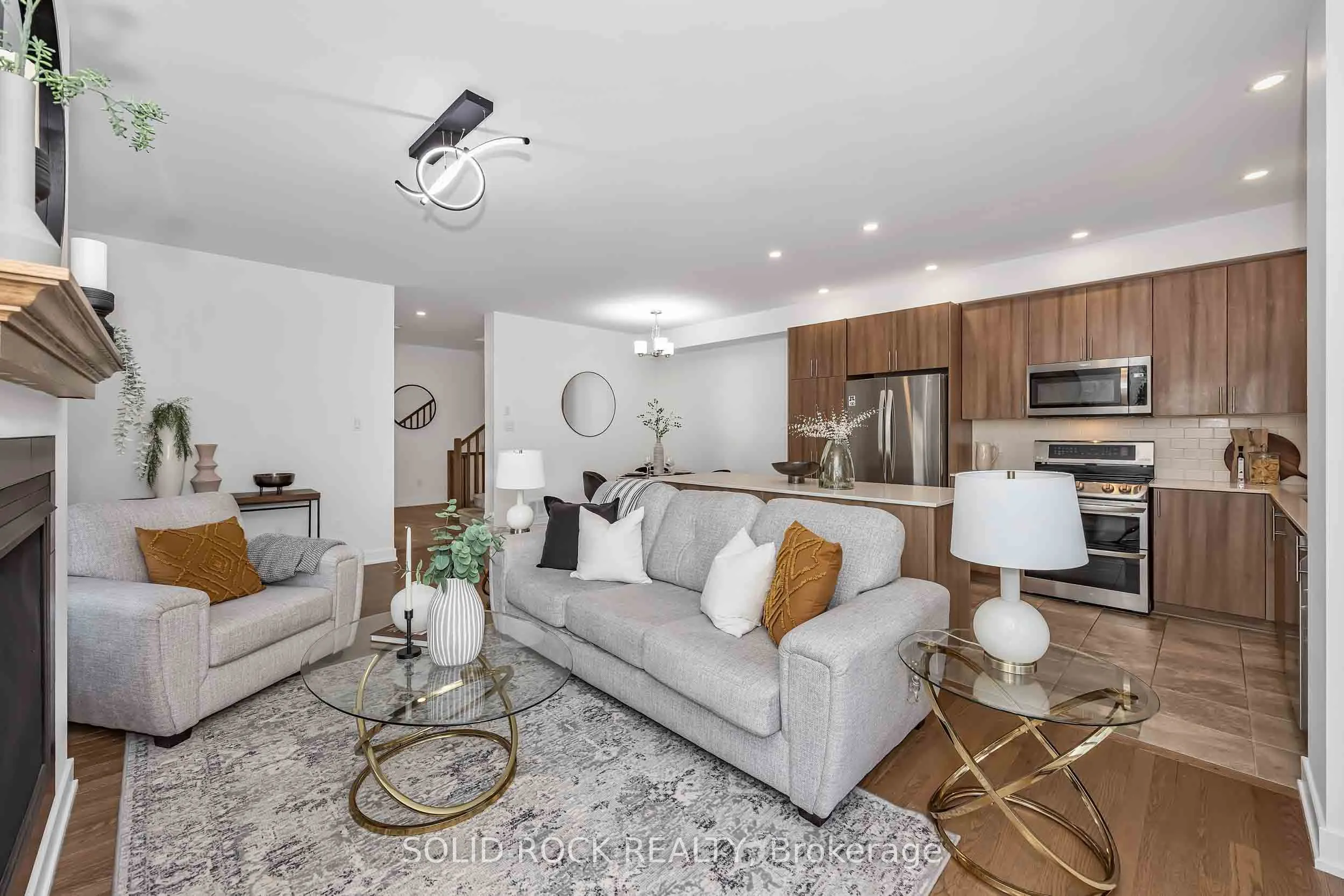 859 Solarium Avenue E