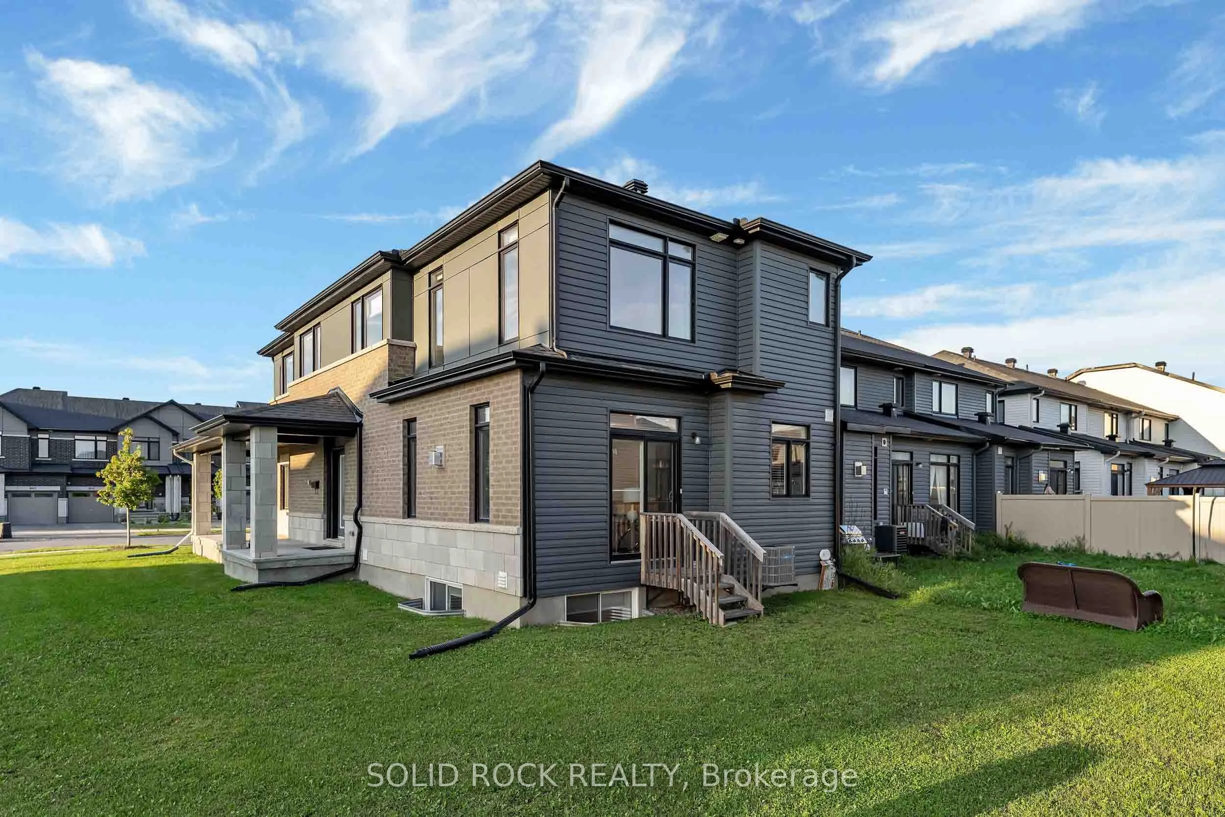 859 Solarium Avenue E