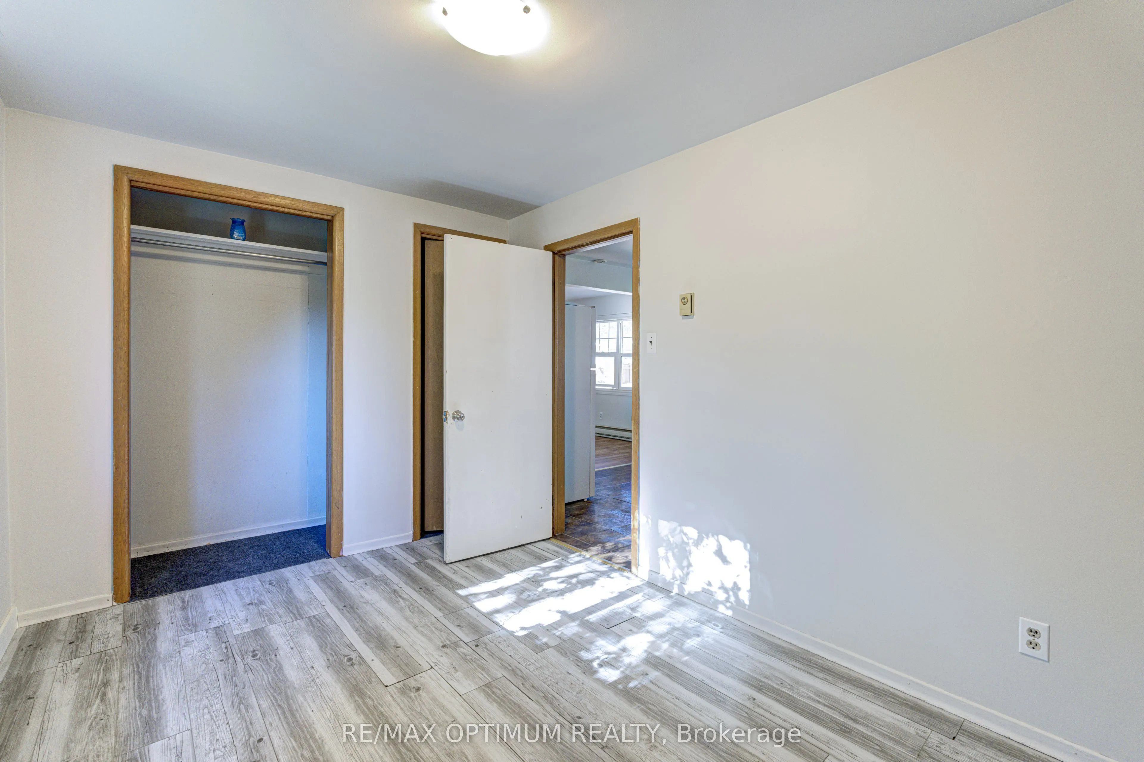 916 Queenston Road