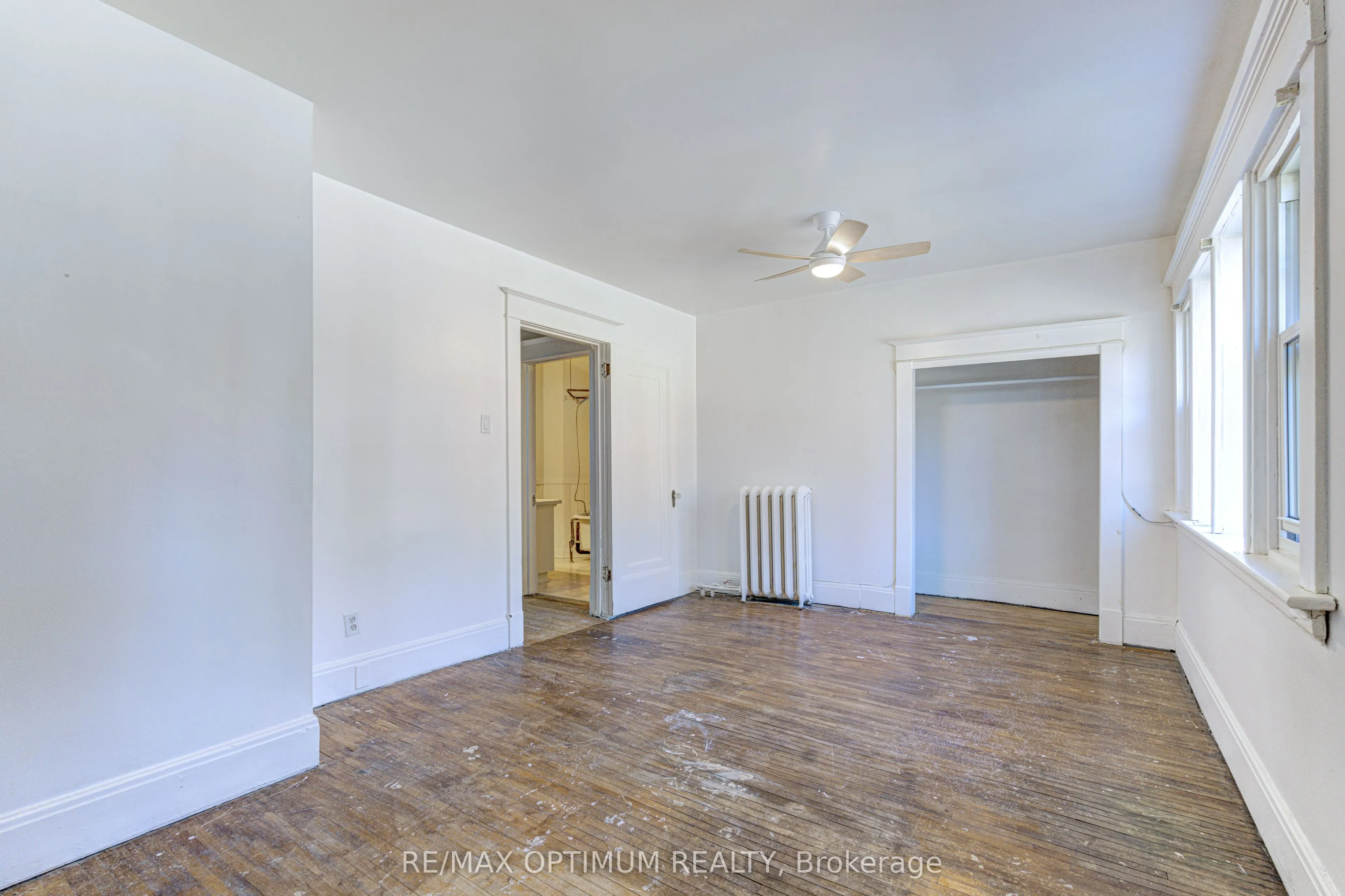 916 Queenston Road