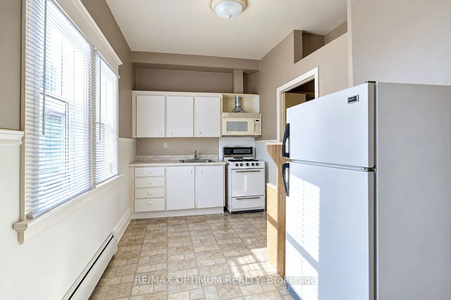 916 Queenston Road