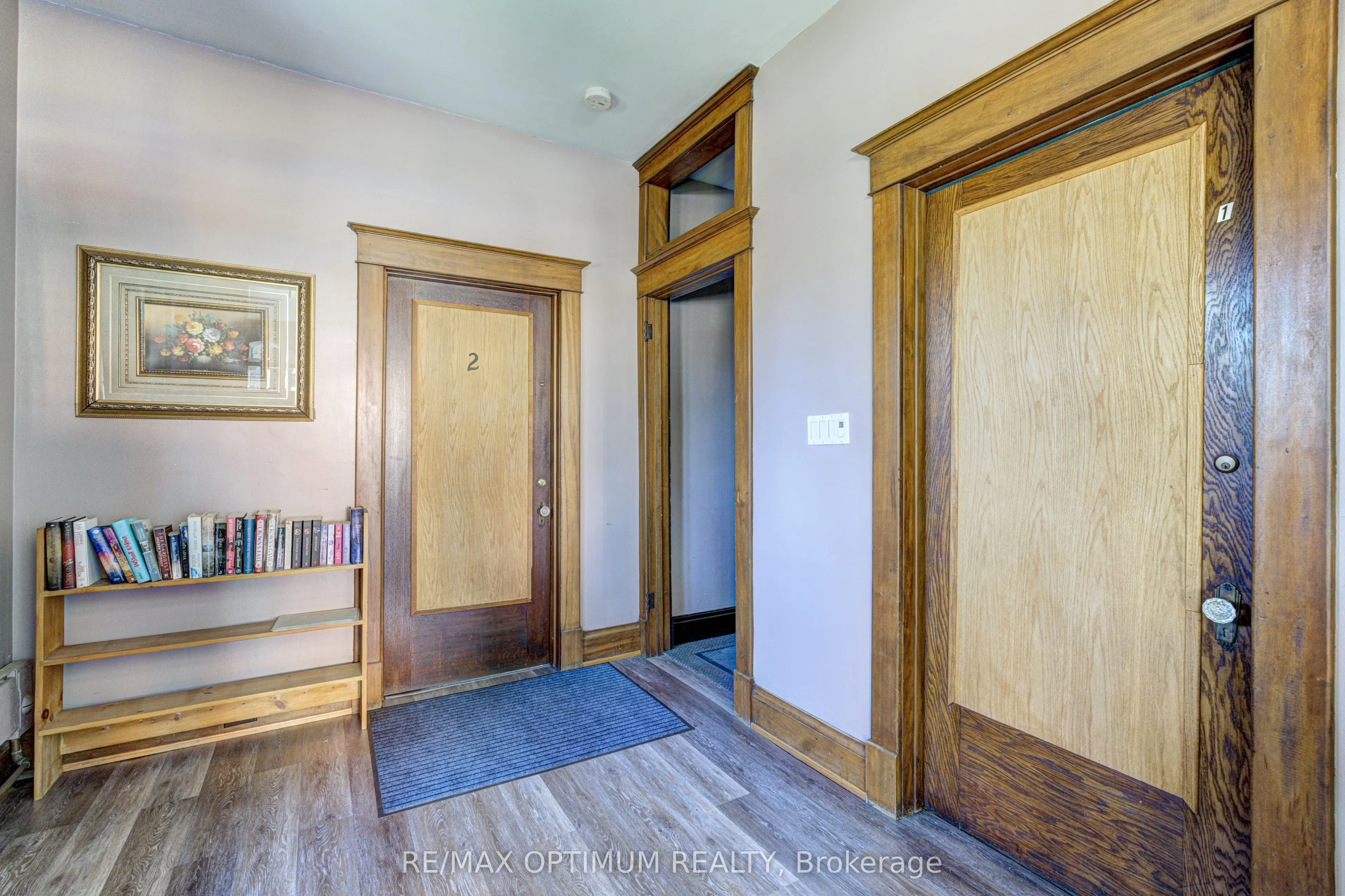 916 Queenston Road