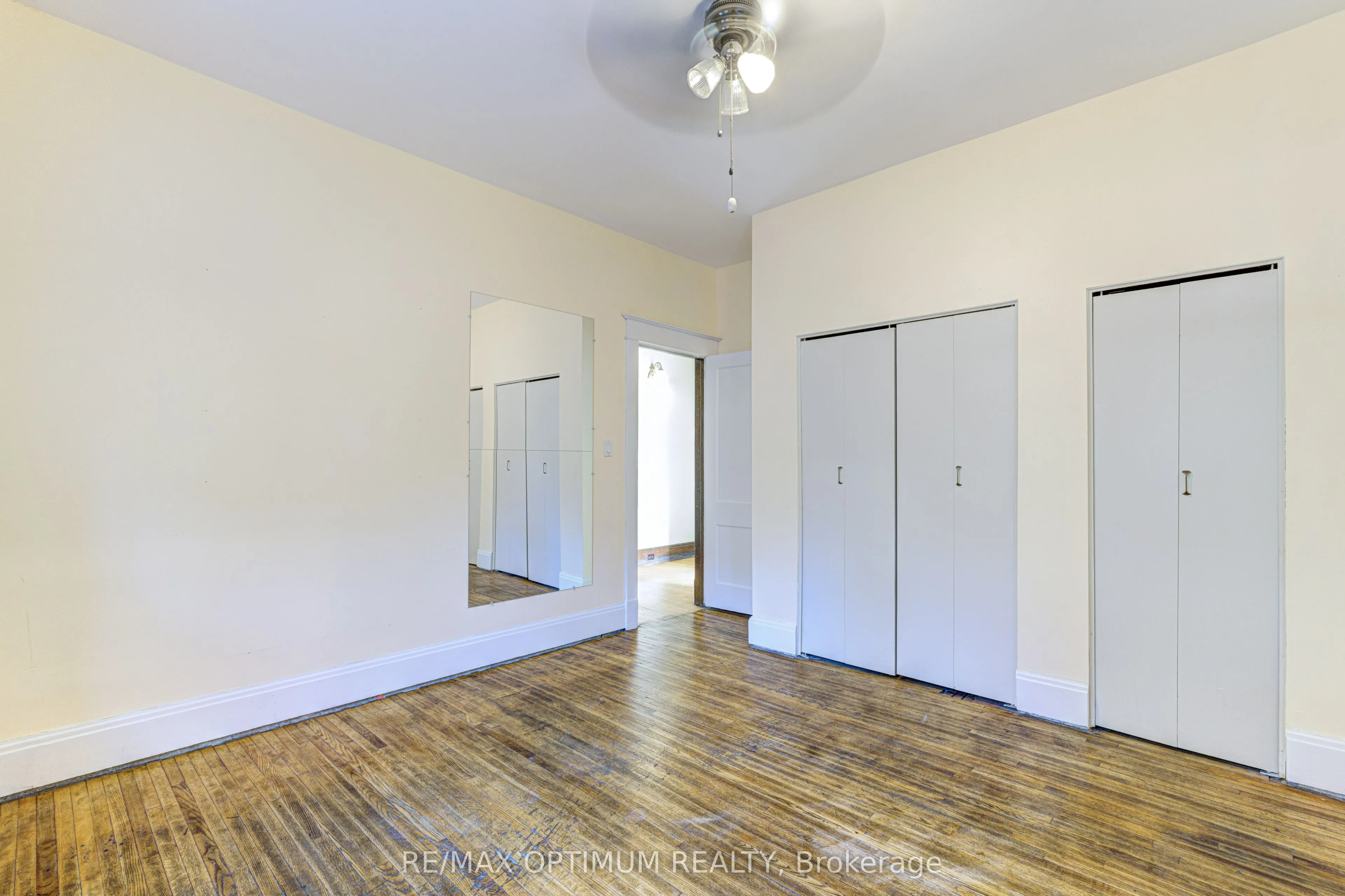 916 Queenston Road