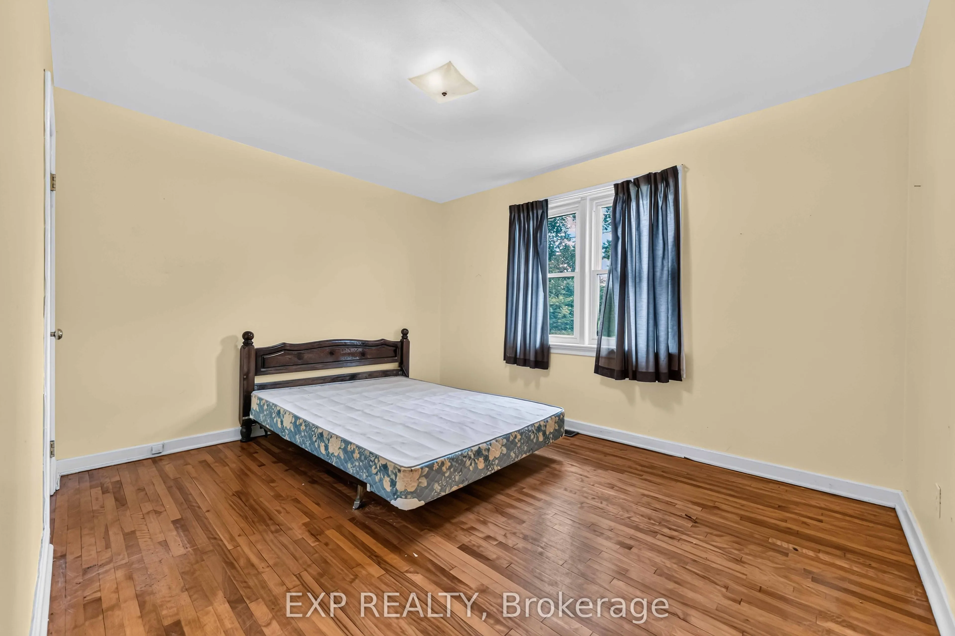 1613 Queensdale Avenue