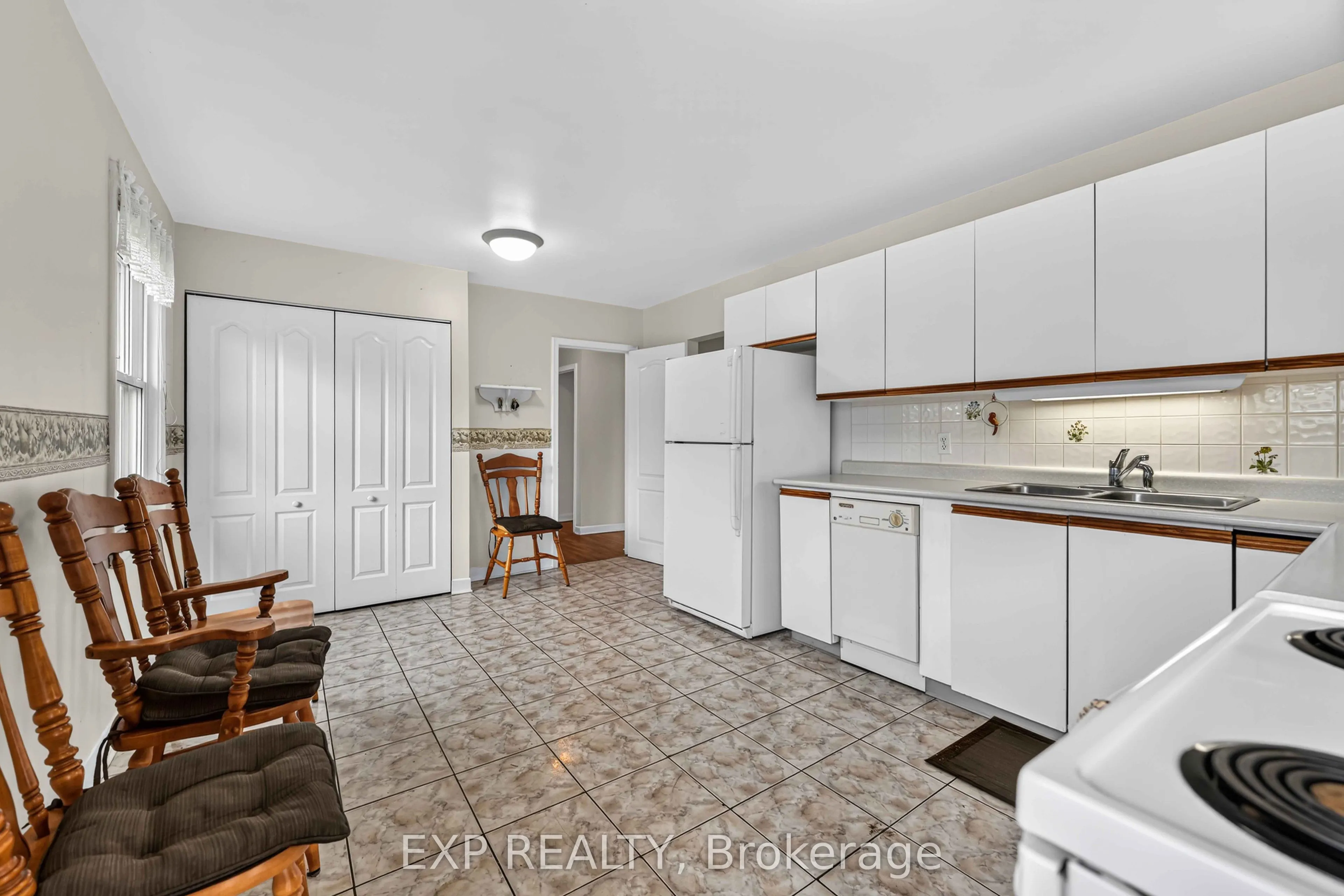 1613 Queensdale Avenue