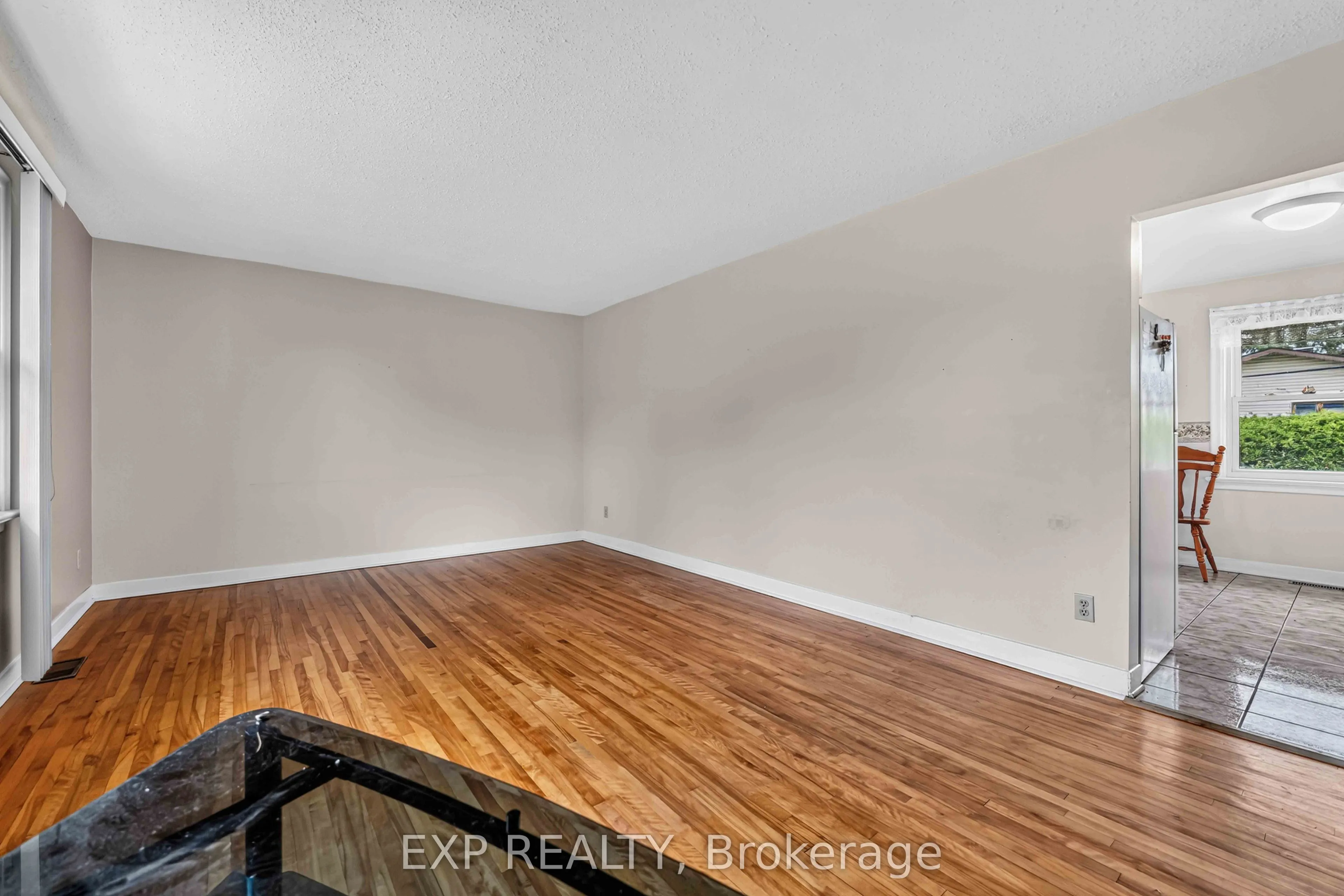 1613 Queensdale Avenue