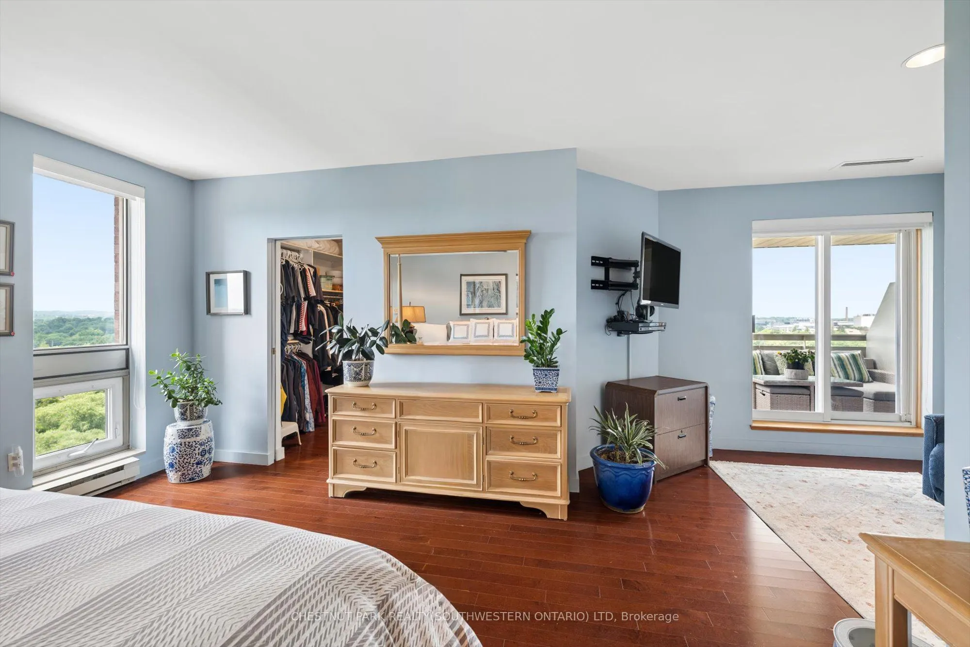 265 Westcourt Place #PH9
