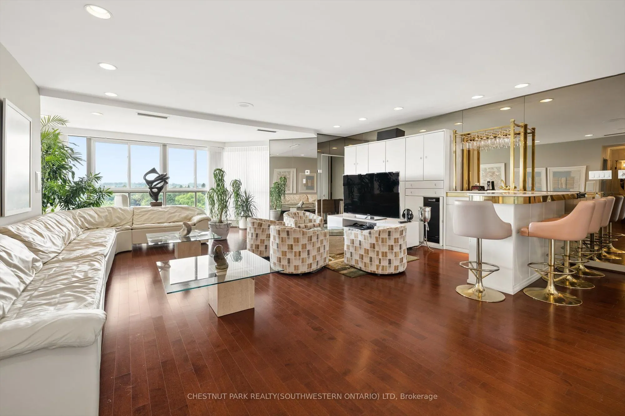 265 Westcourt Place #PH9