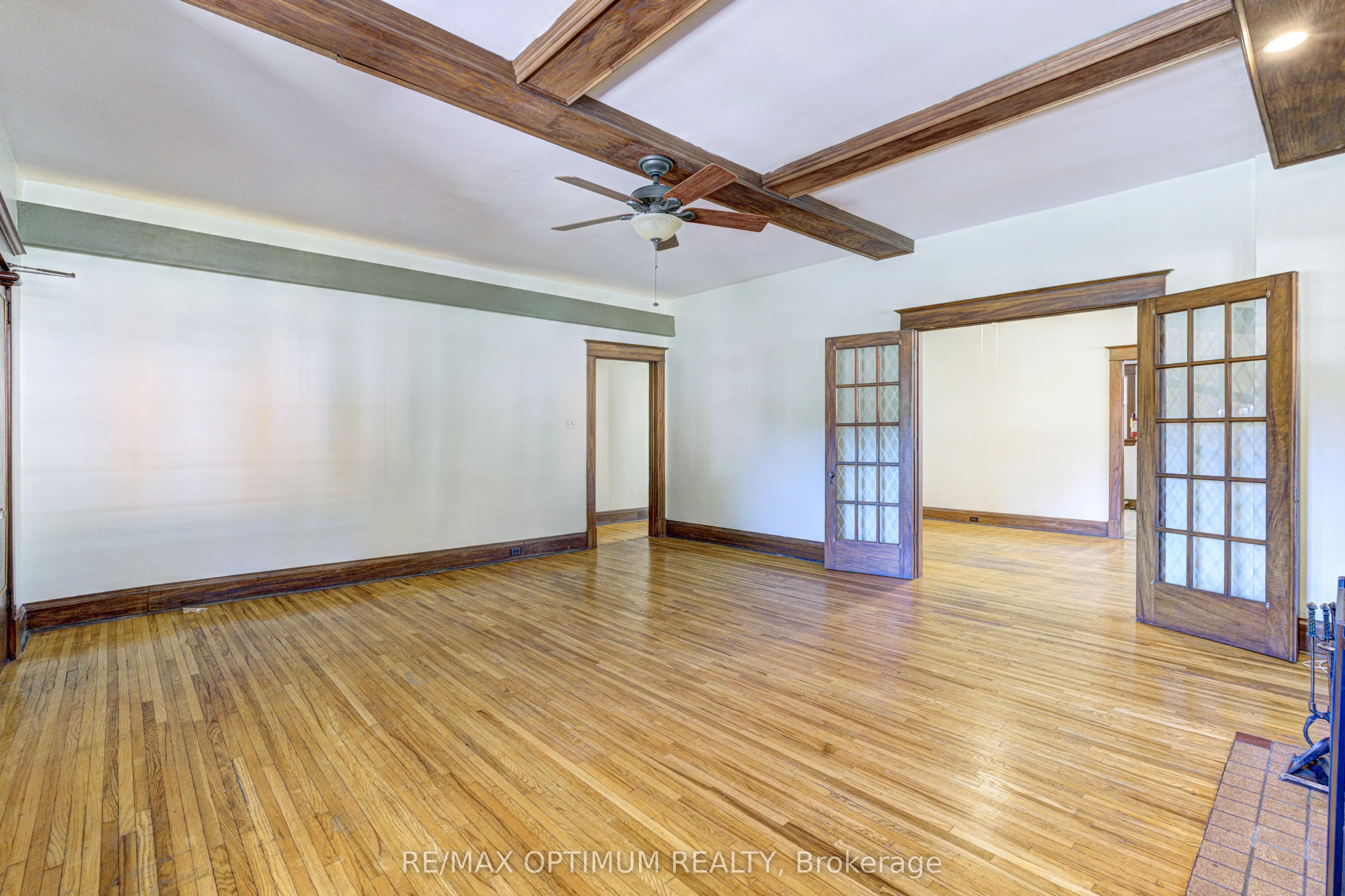 916 Queenston Road