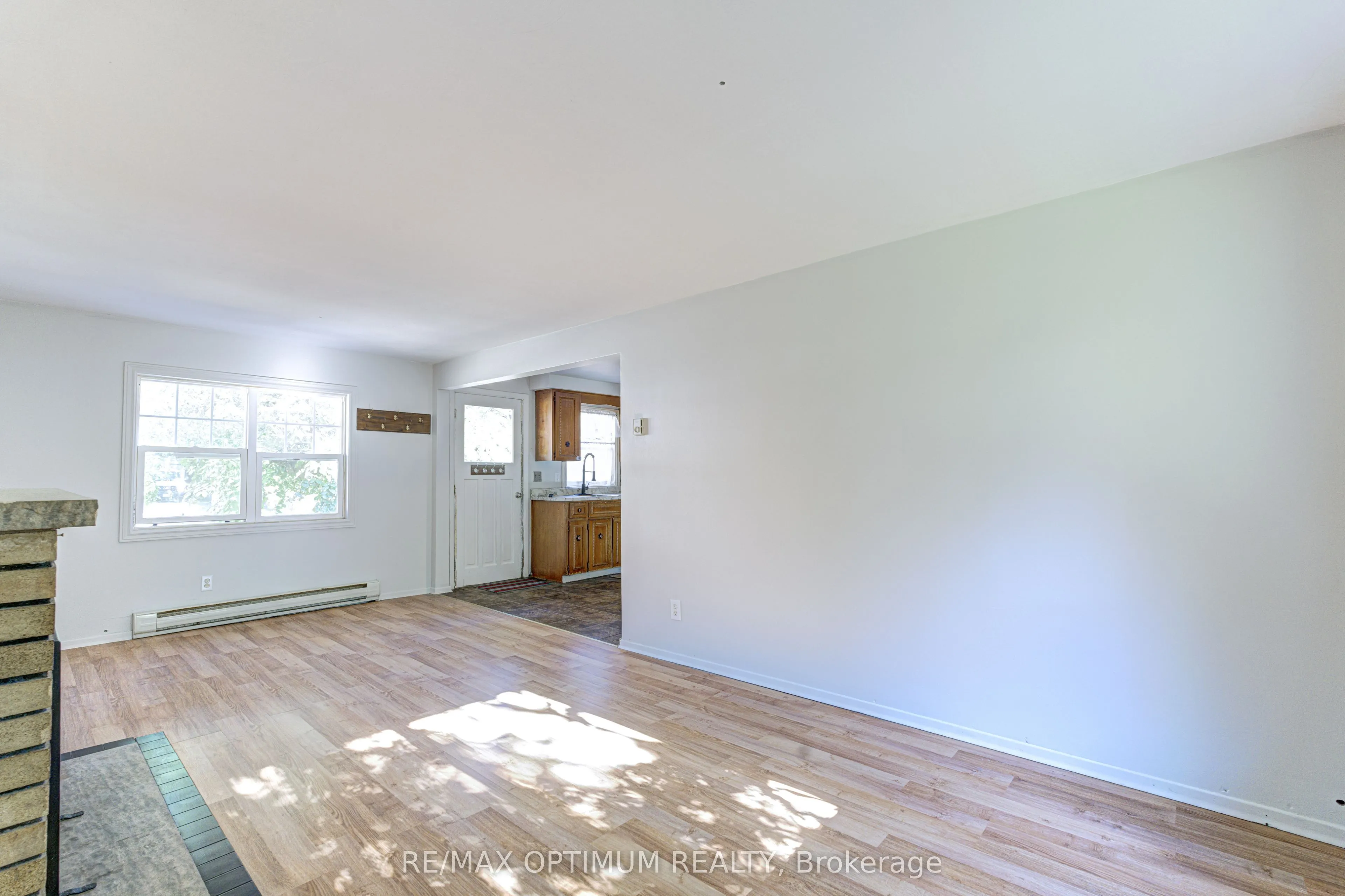 916 Queenston Road