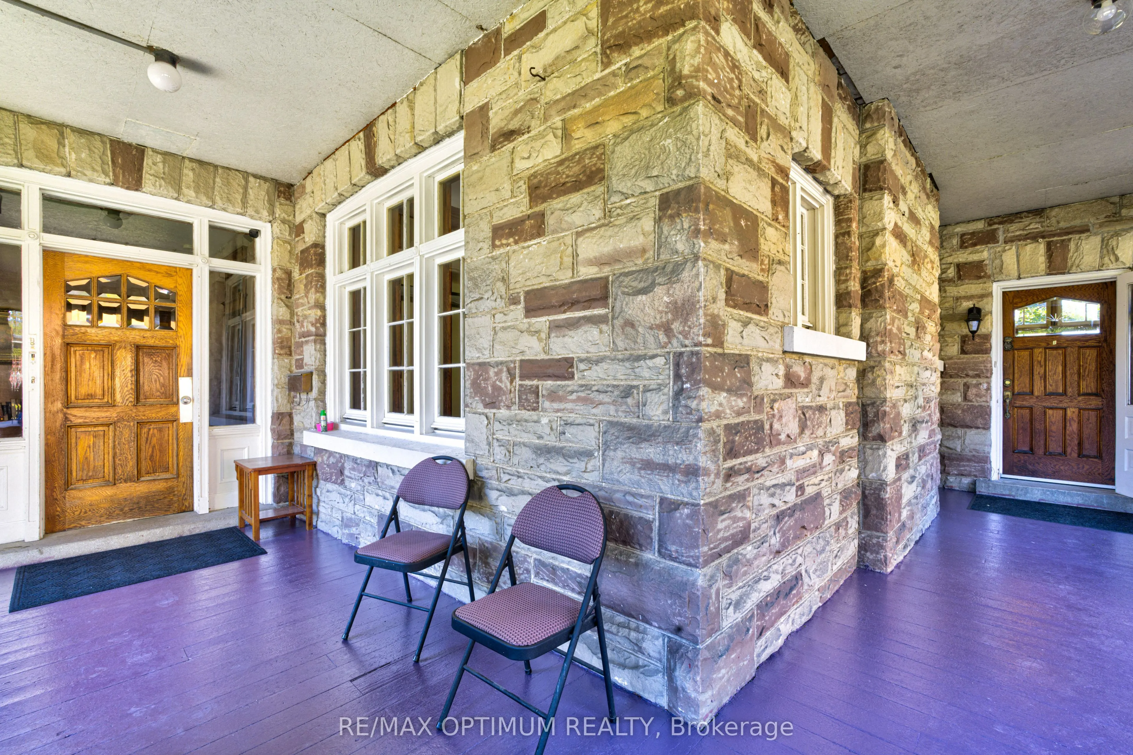 916 Queenston Road