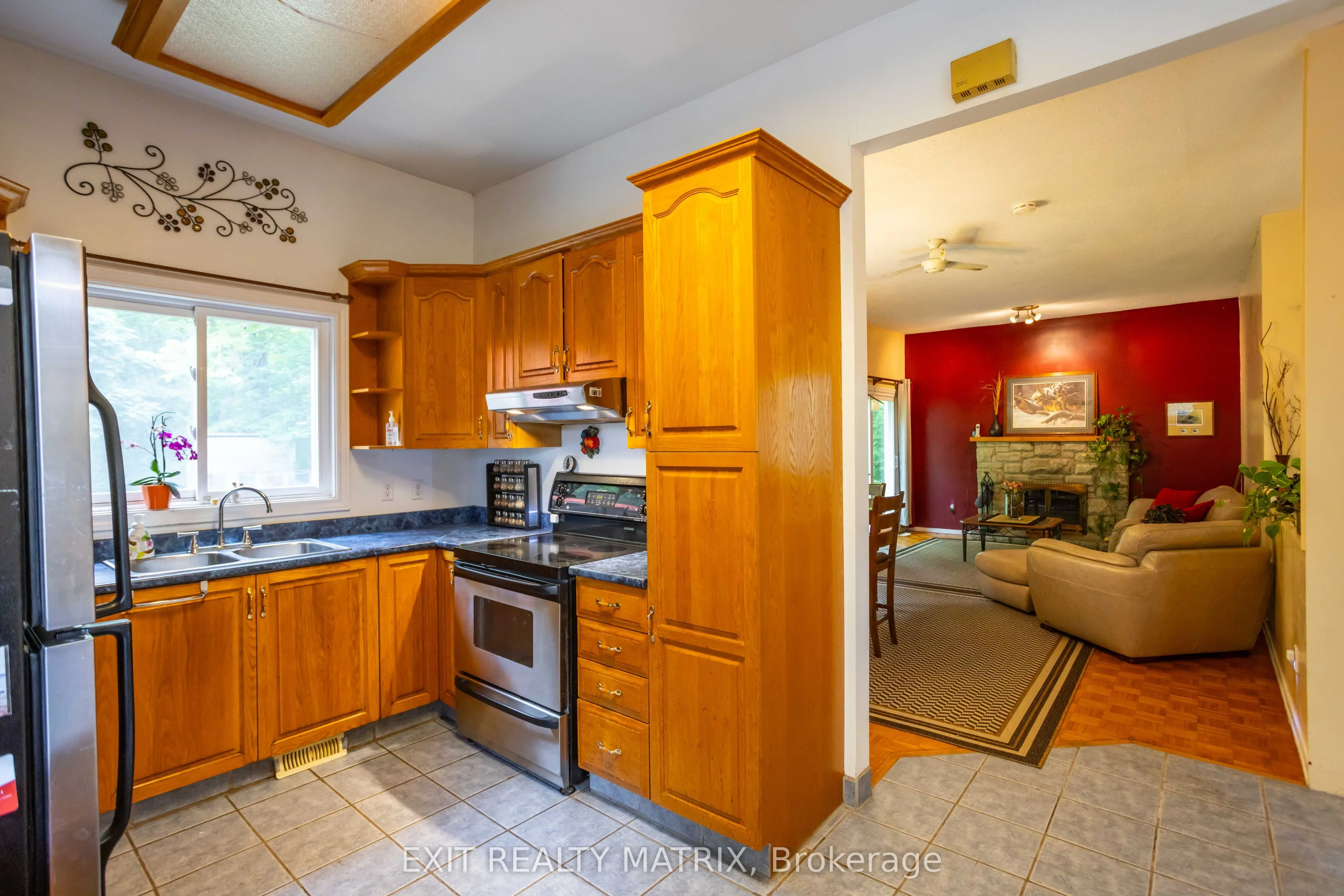 2174 Des Pins Street