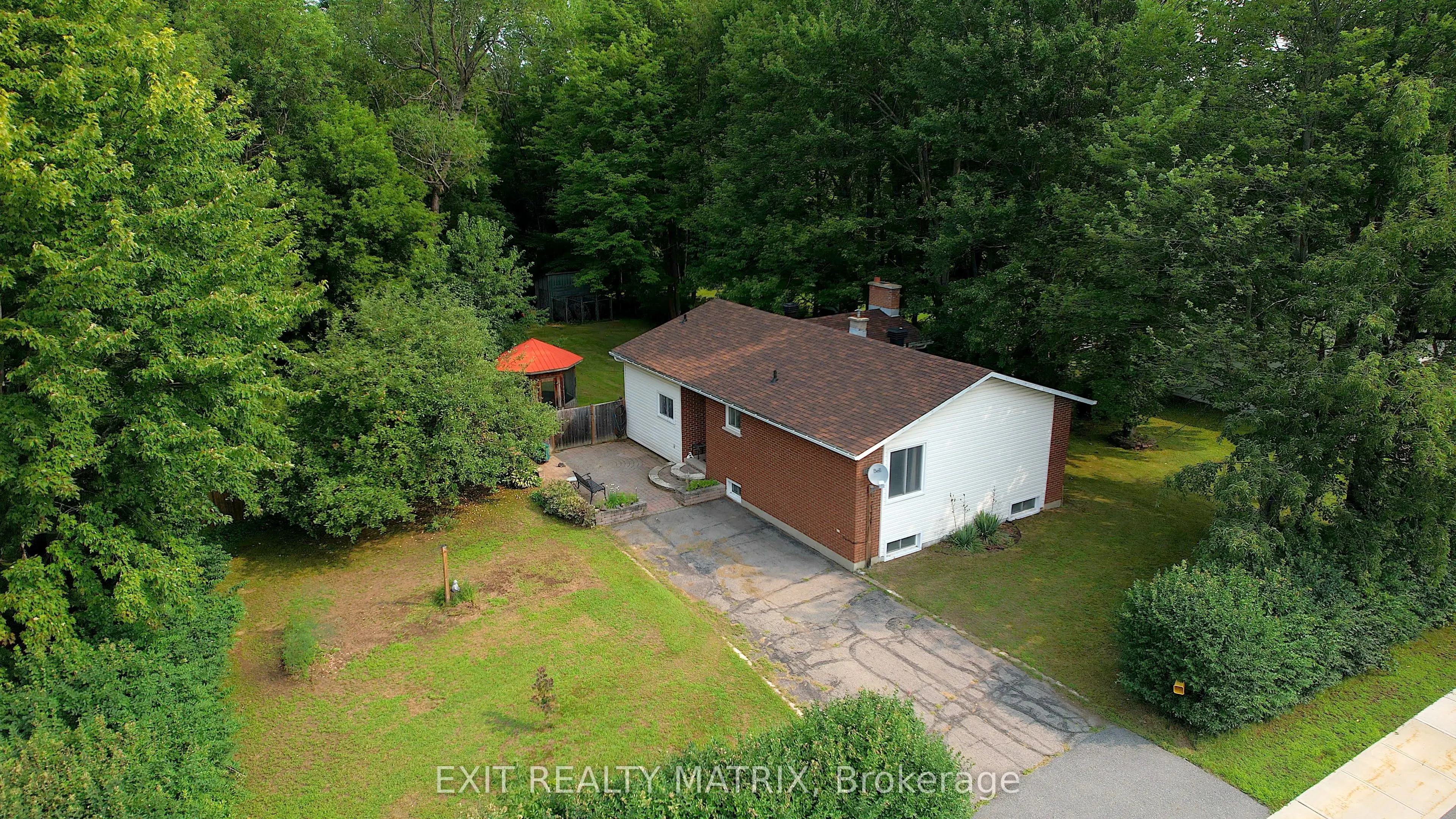 2174 Des Pins Street