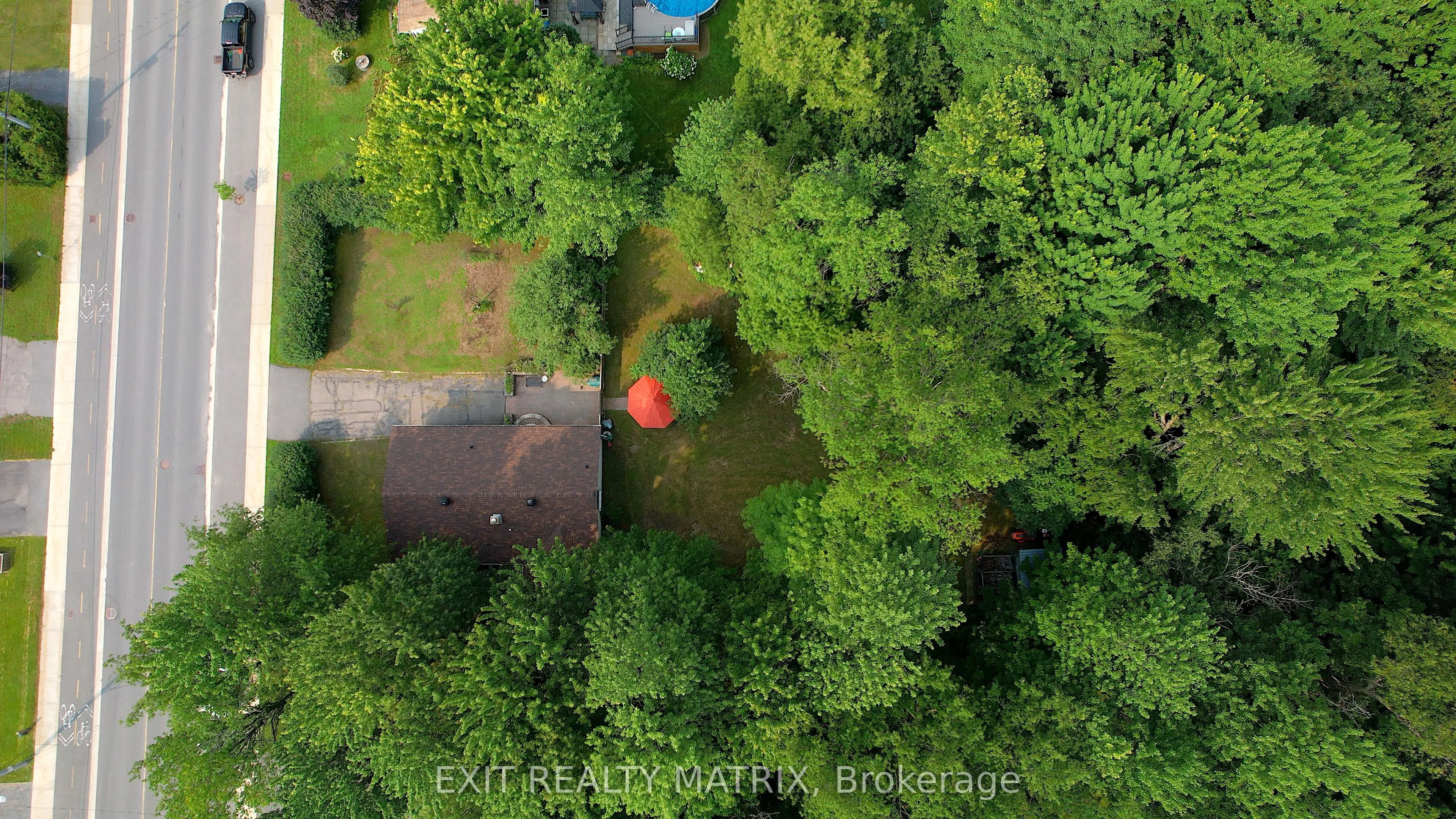 2174 Des Pins Street
