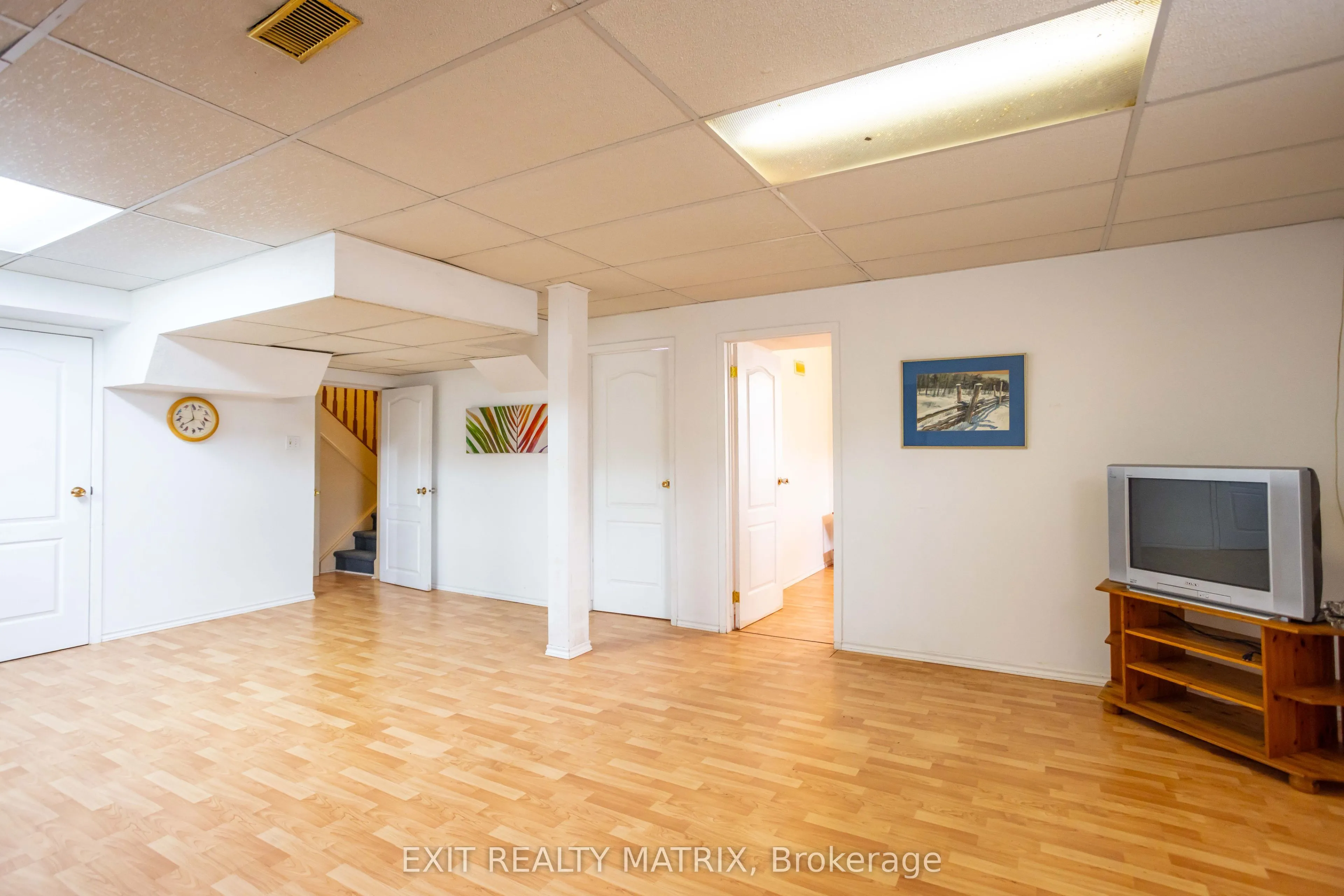2174 Des Pins Street