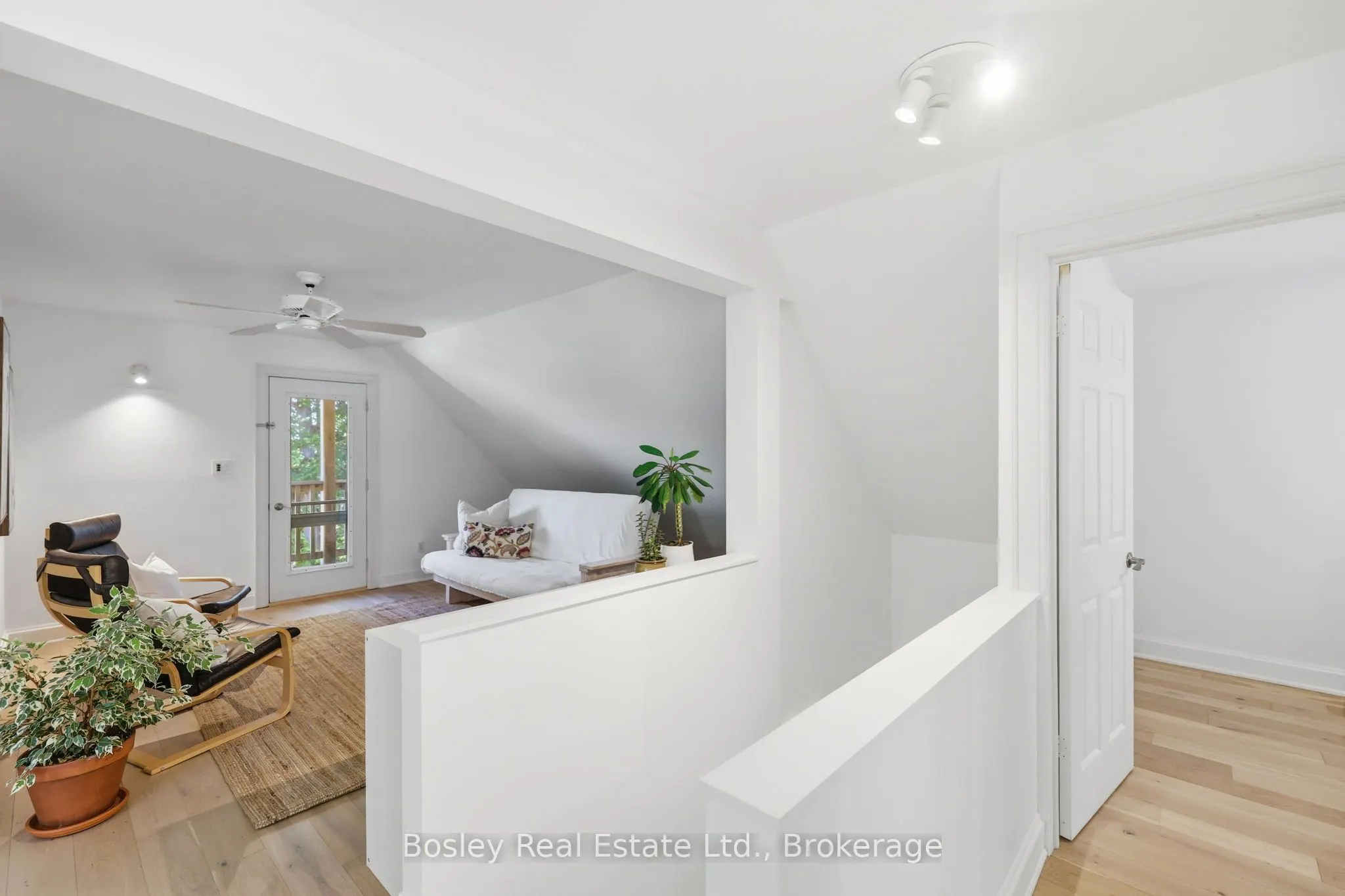 164 Bay Street W