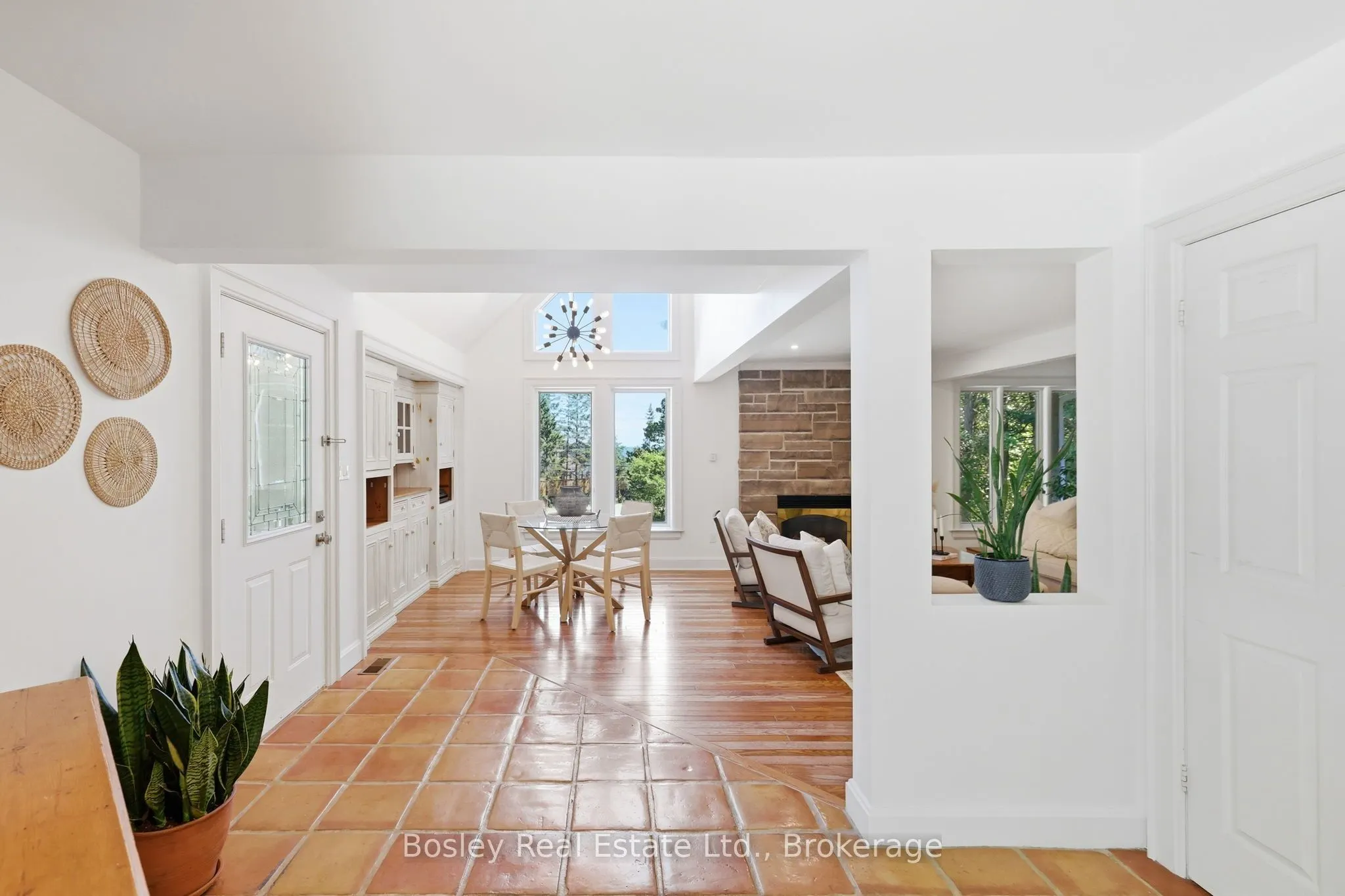 164 Bay Street W