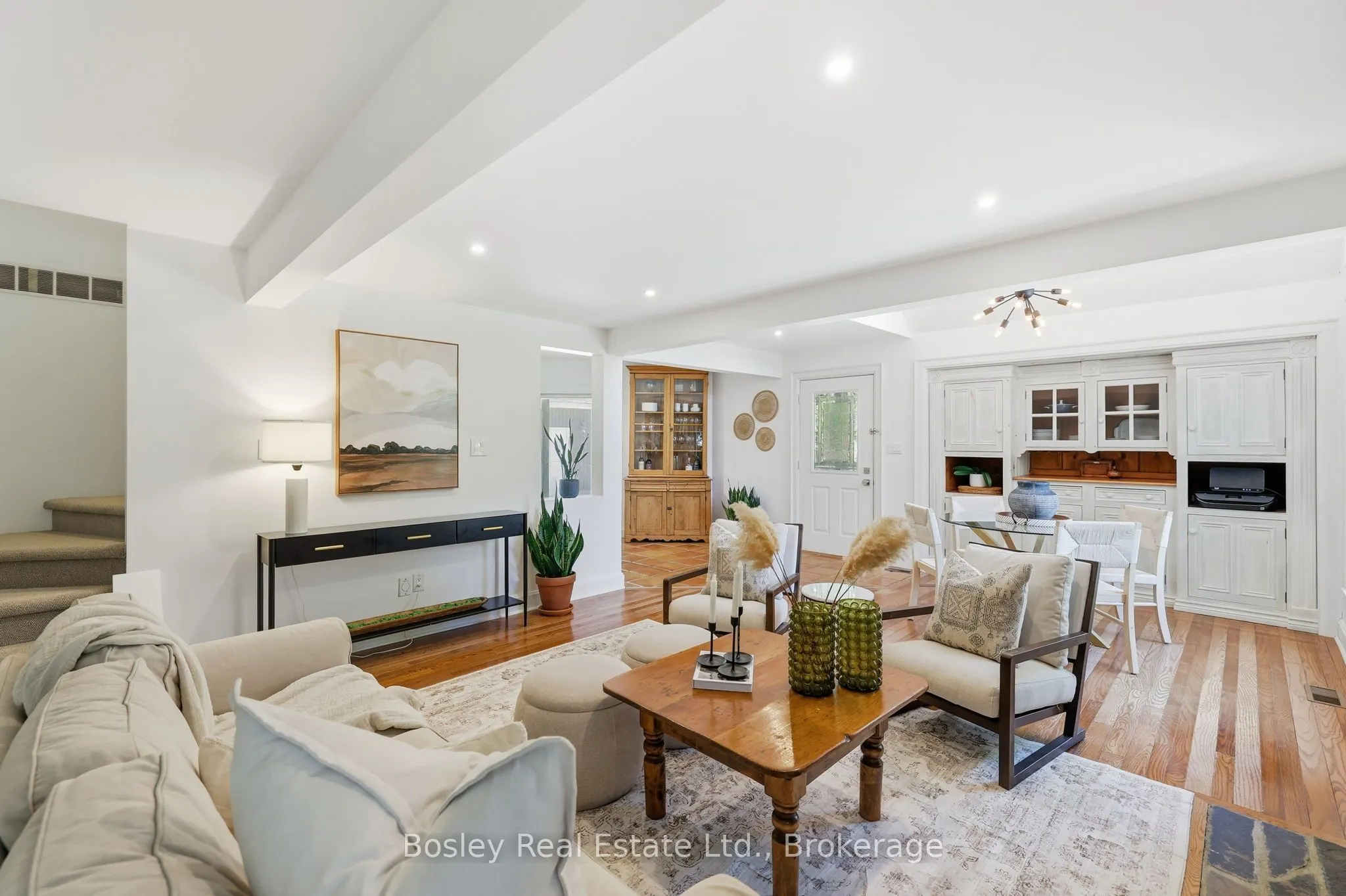 164 Bay Street W