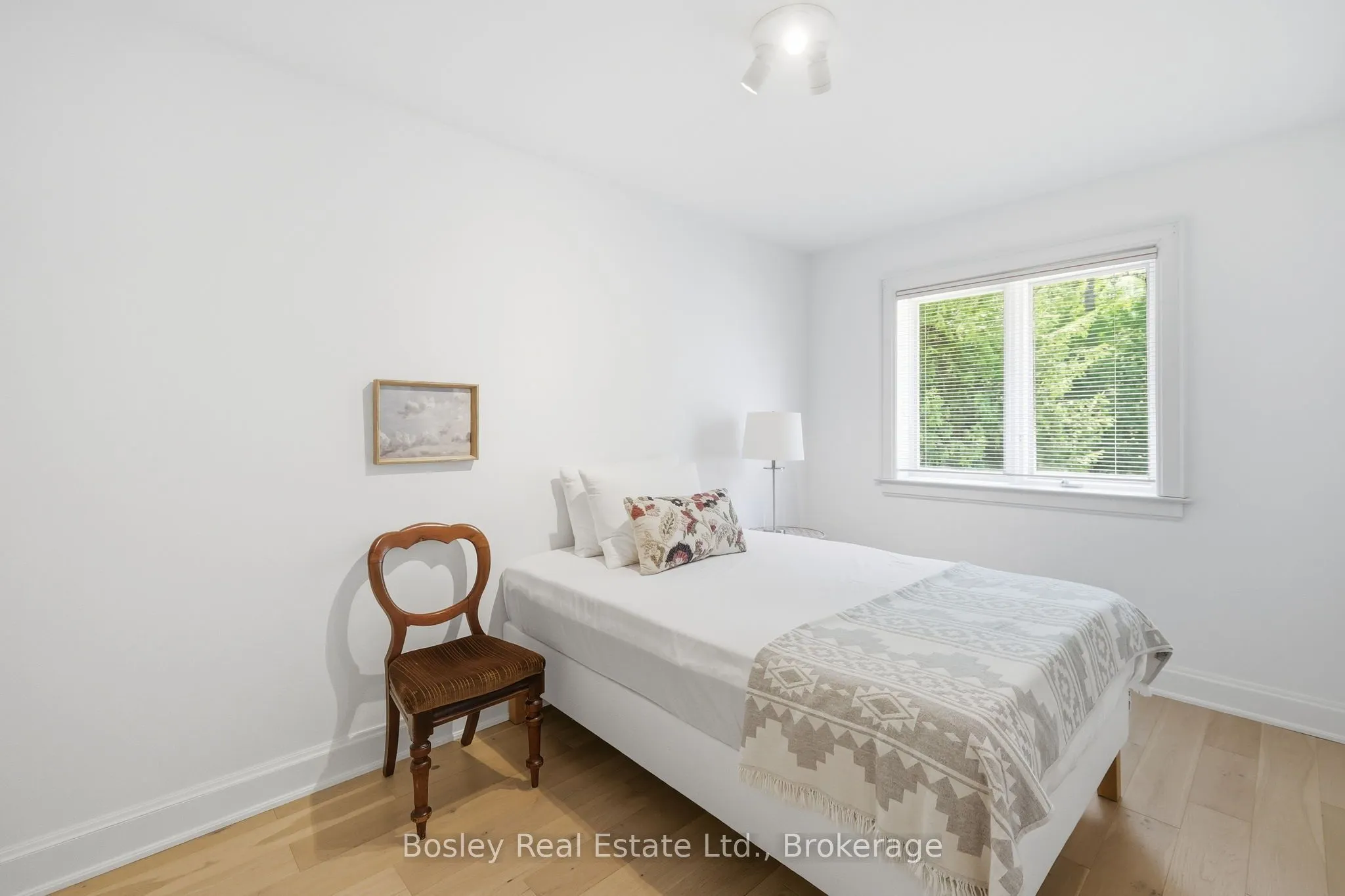164 Bay Street W