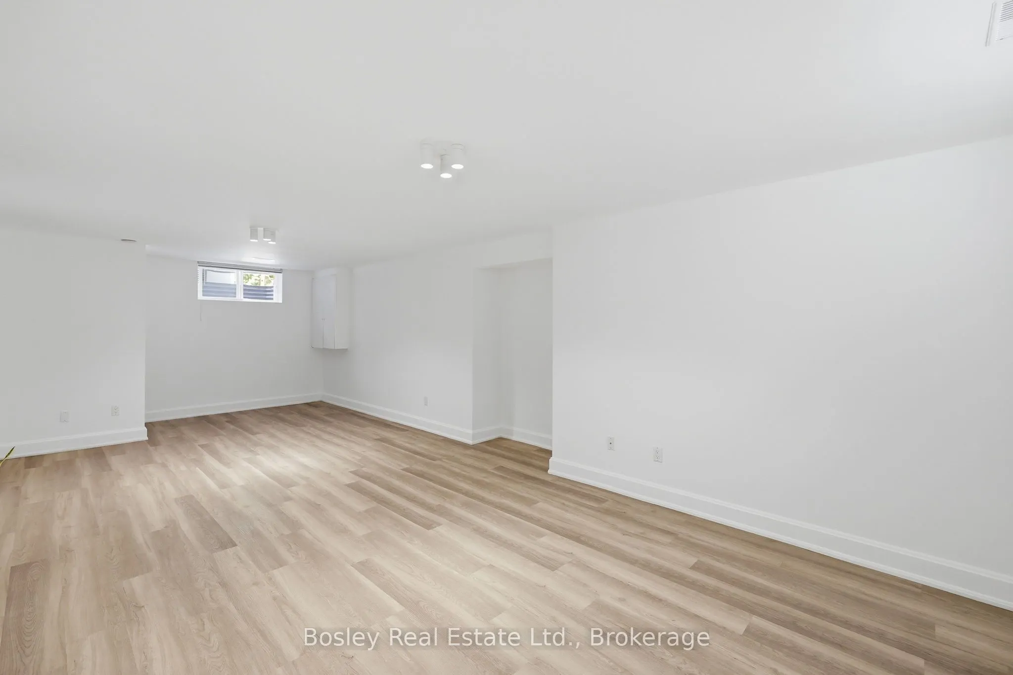 164 Bay Street W