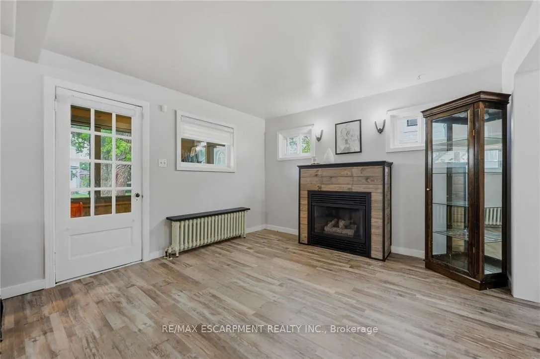 458 Davis Street