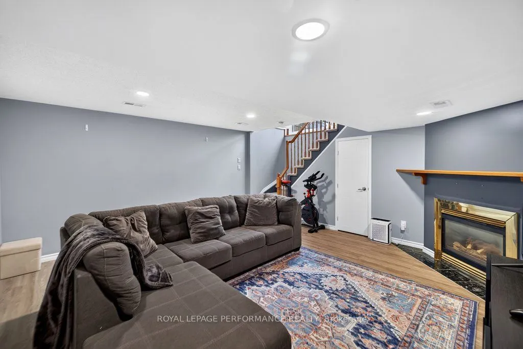 823 Nesting Way