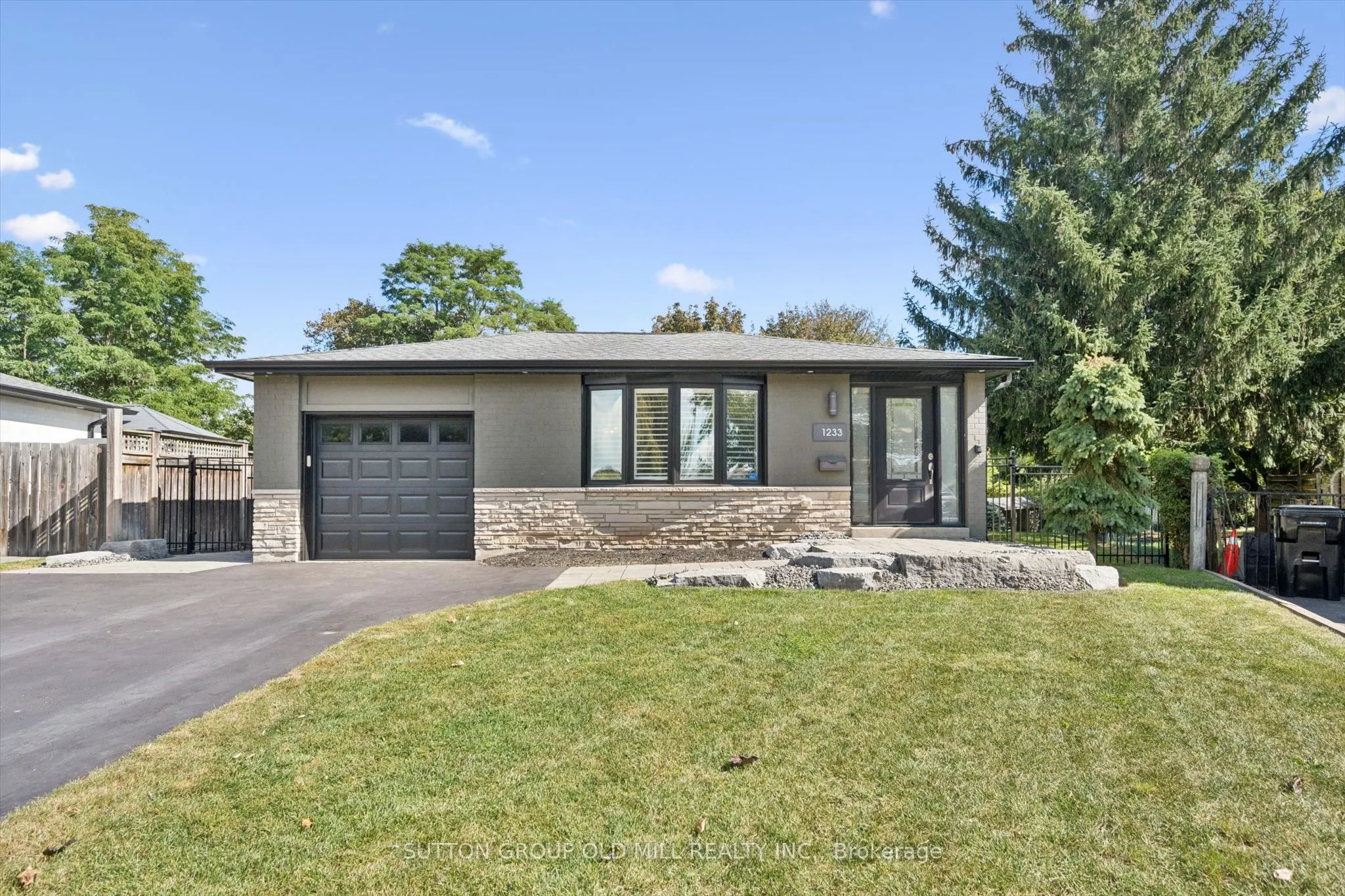 1233 Michael Crescent