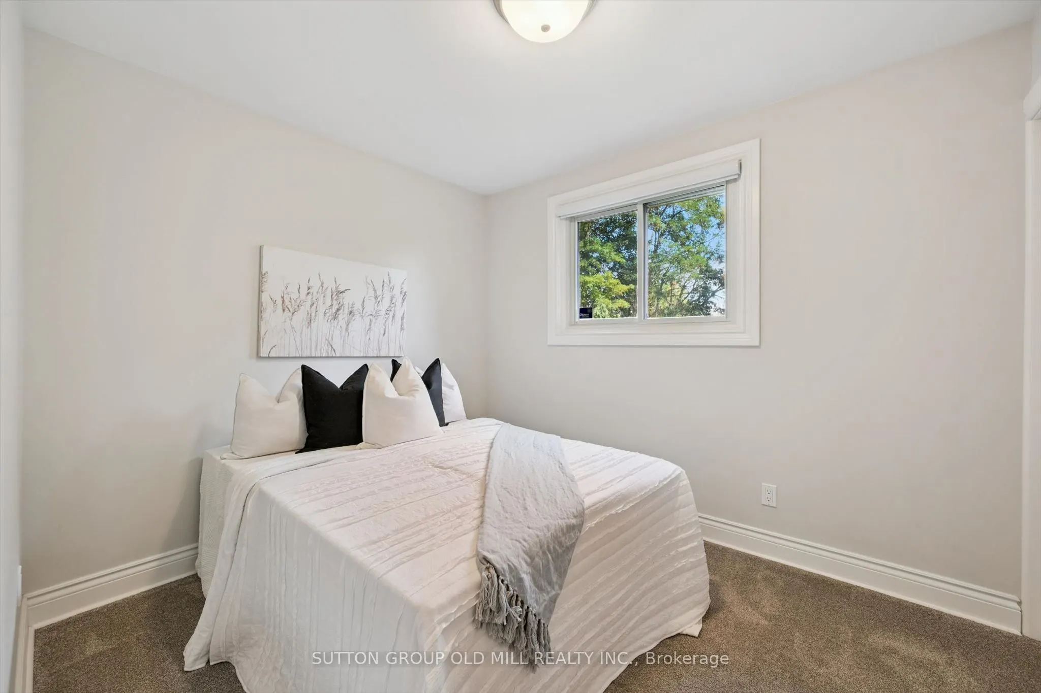 1233 Michael Crescent