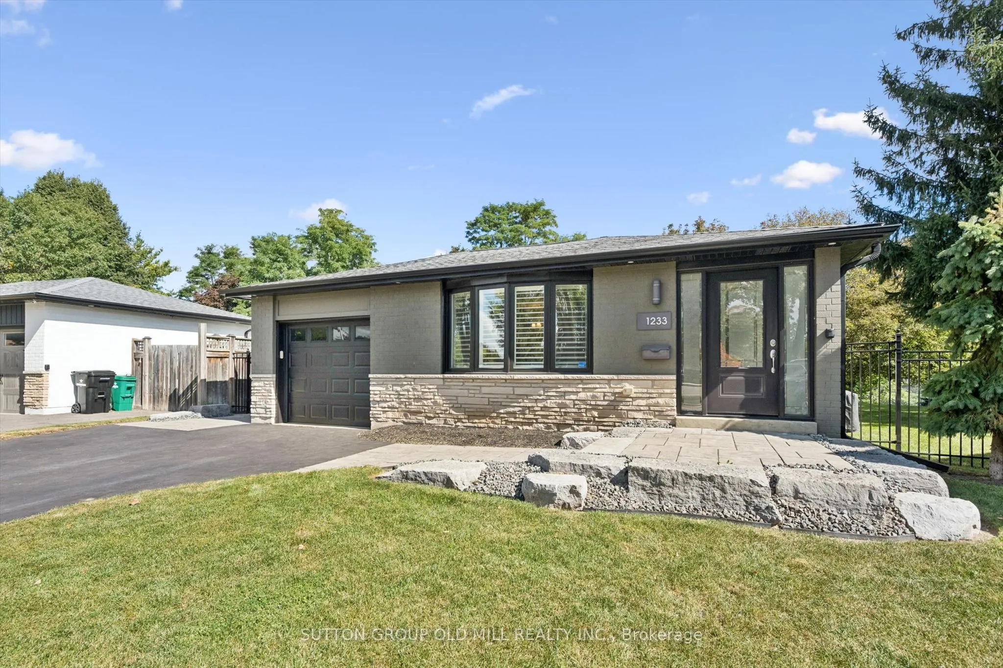 1233 Michael Crescent