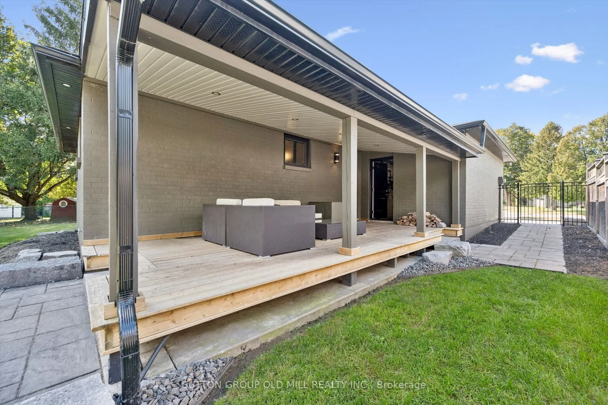 1233 Michael Crescent