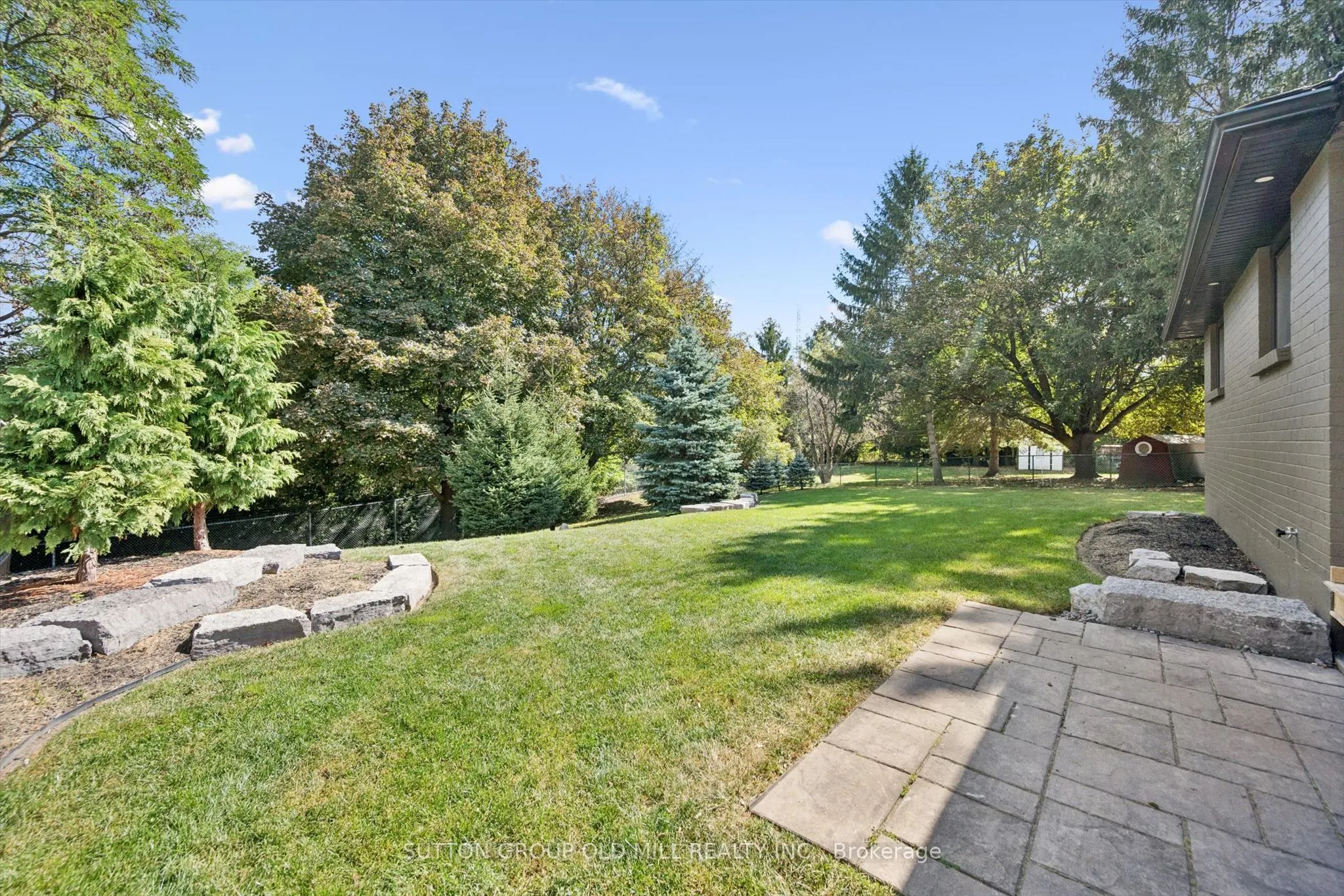 1233 Michael Crescent