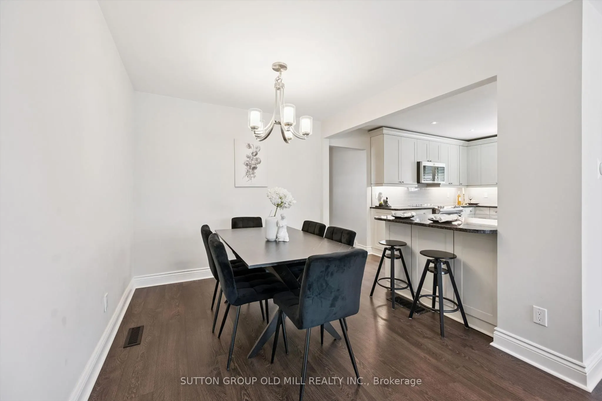 1233 Michael Crescent