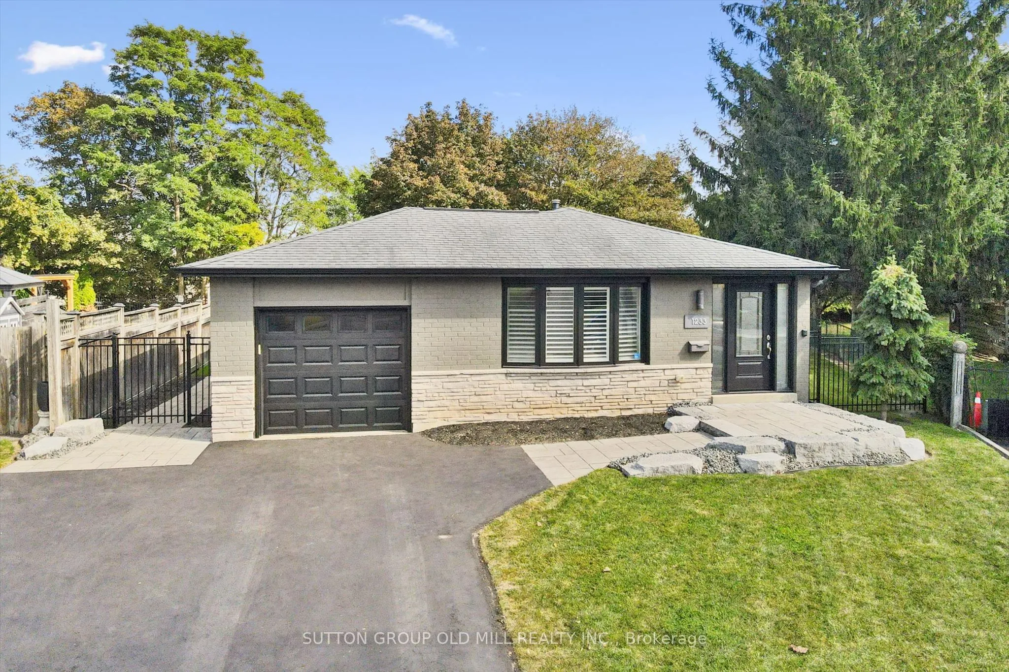 1233 Michael Crescent